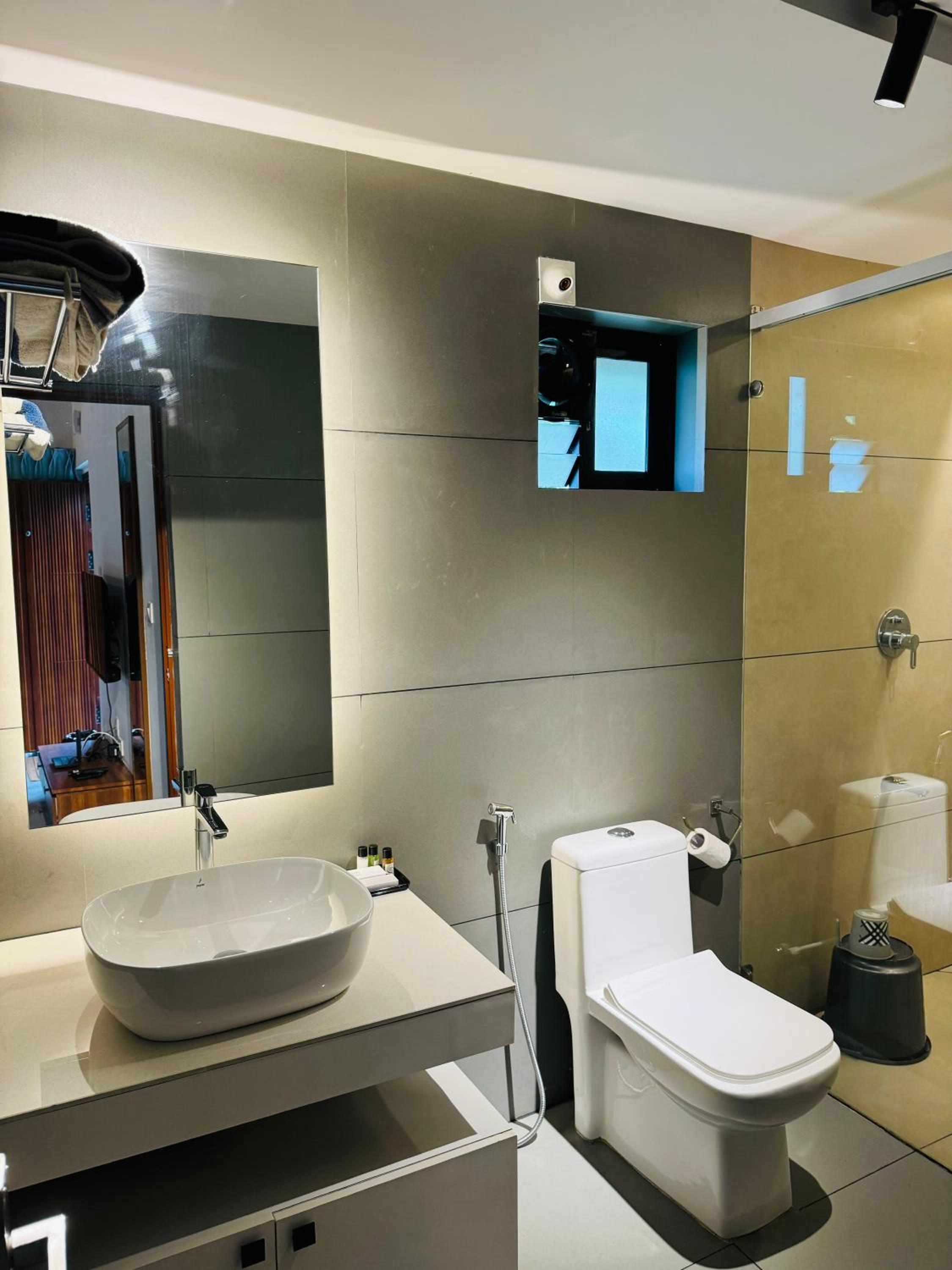 Superior Suite - Photo 17