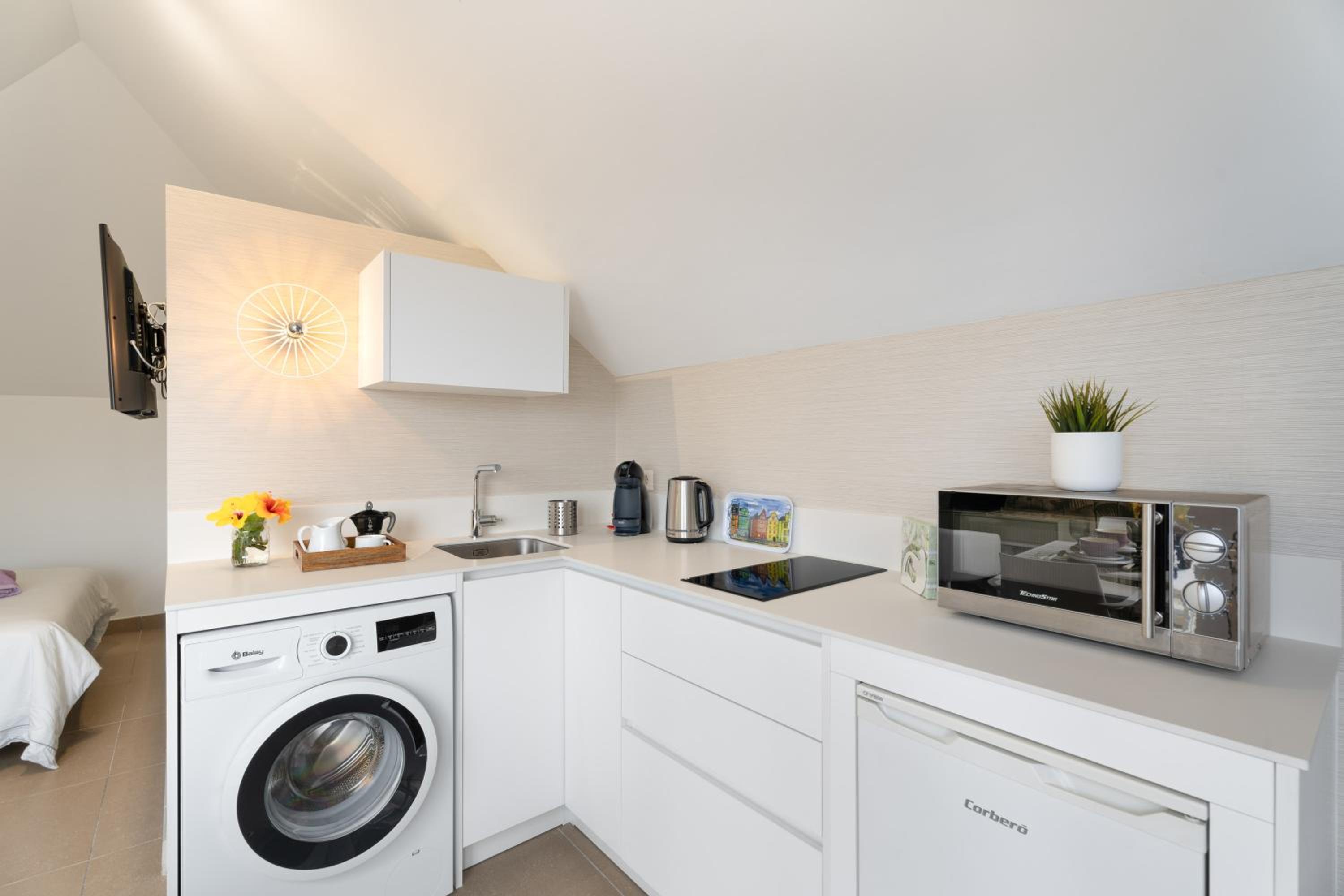 Studio Apartment with Sea View photo 2