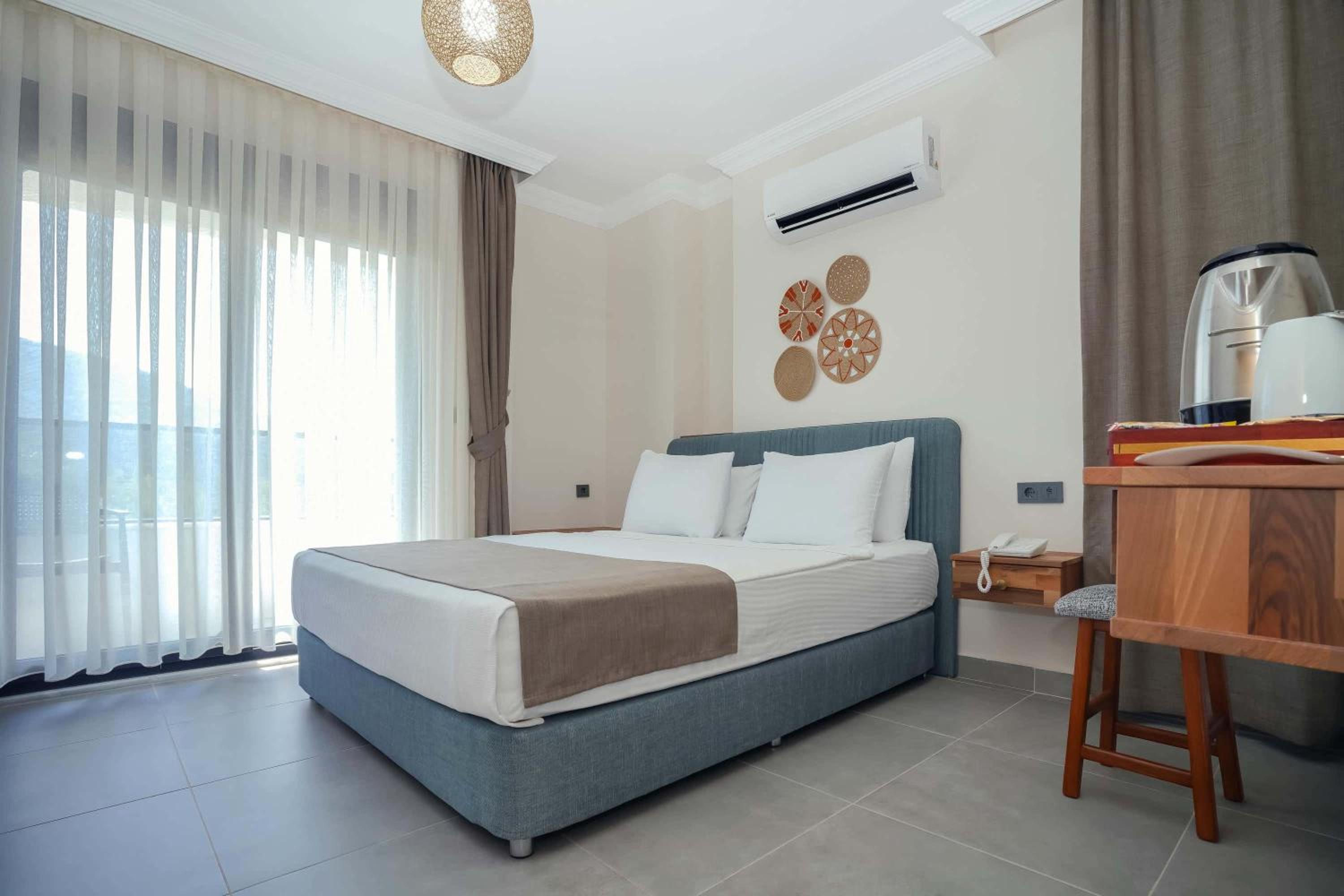 Standard Double Room - Photo 12