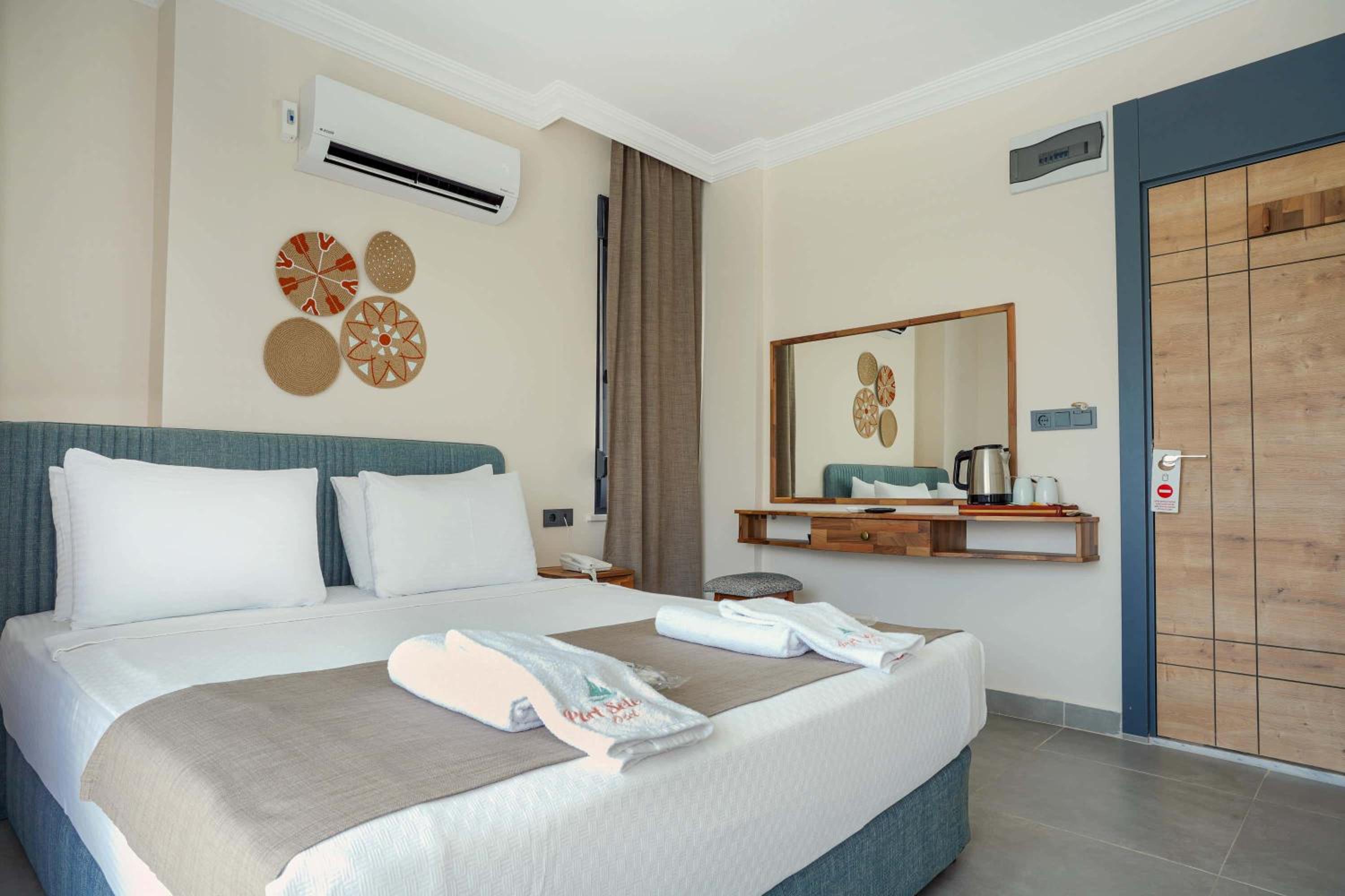 Standard Double Room - Photo 11