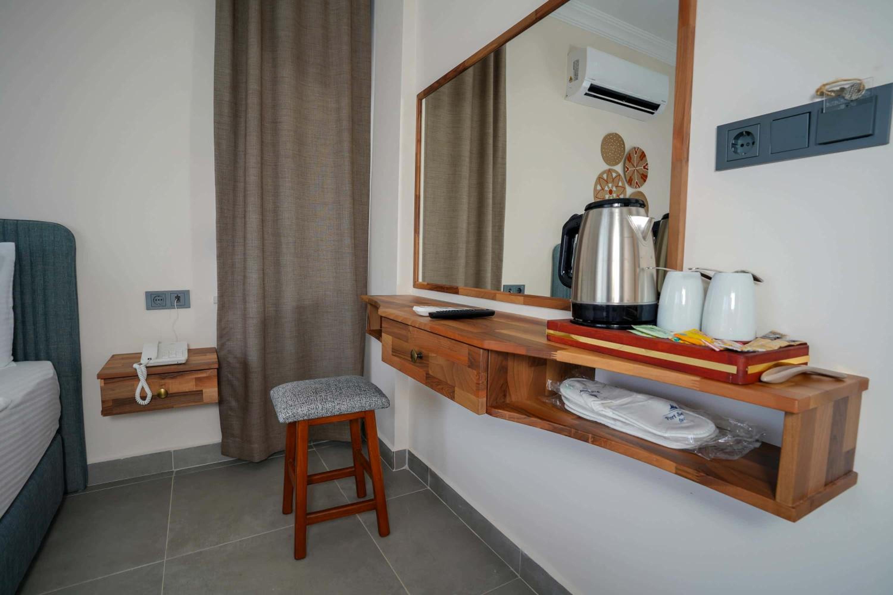 Standard Double Room - Photo 10
