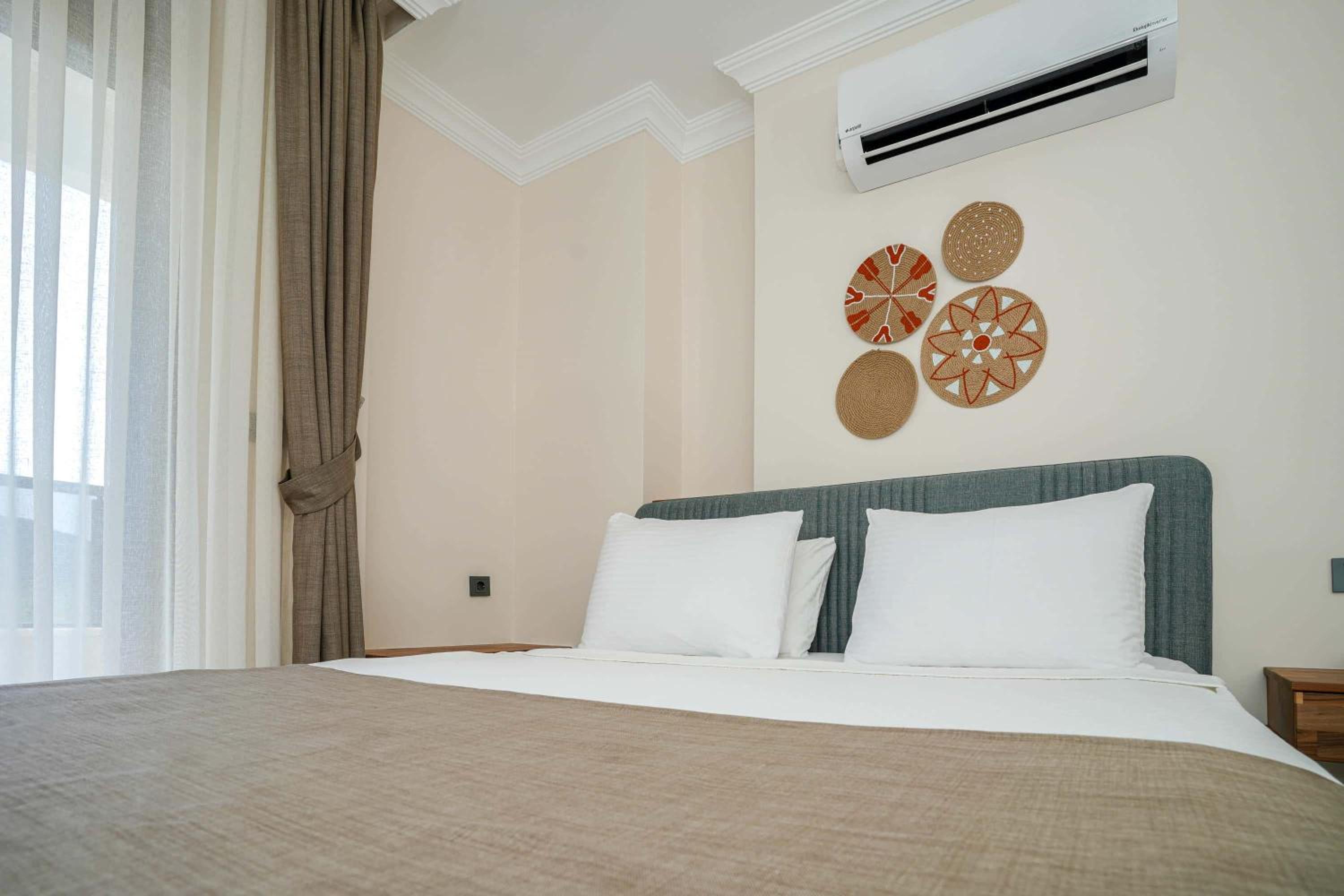 Standard Double Room - Photo 9