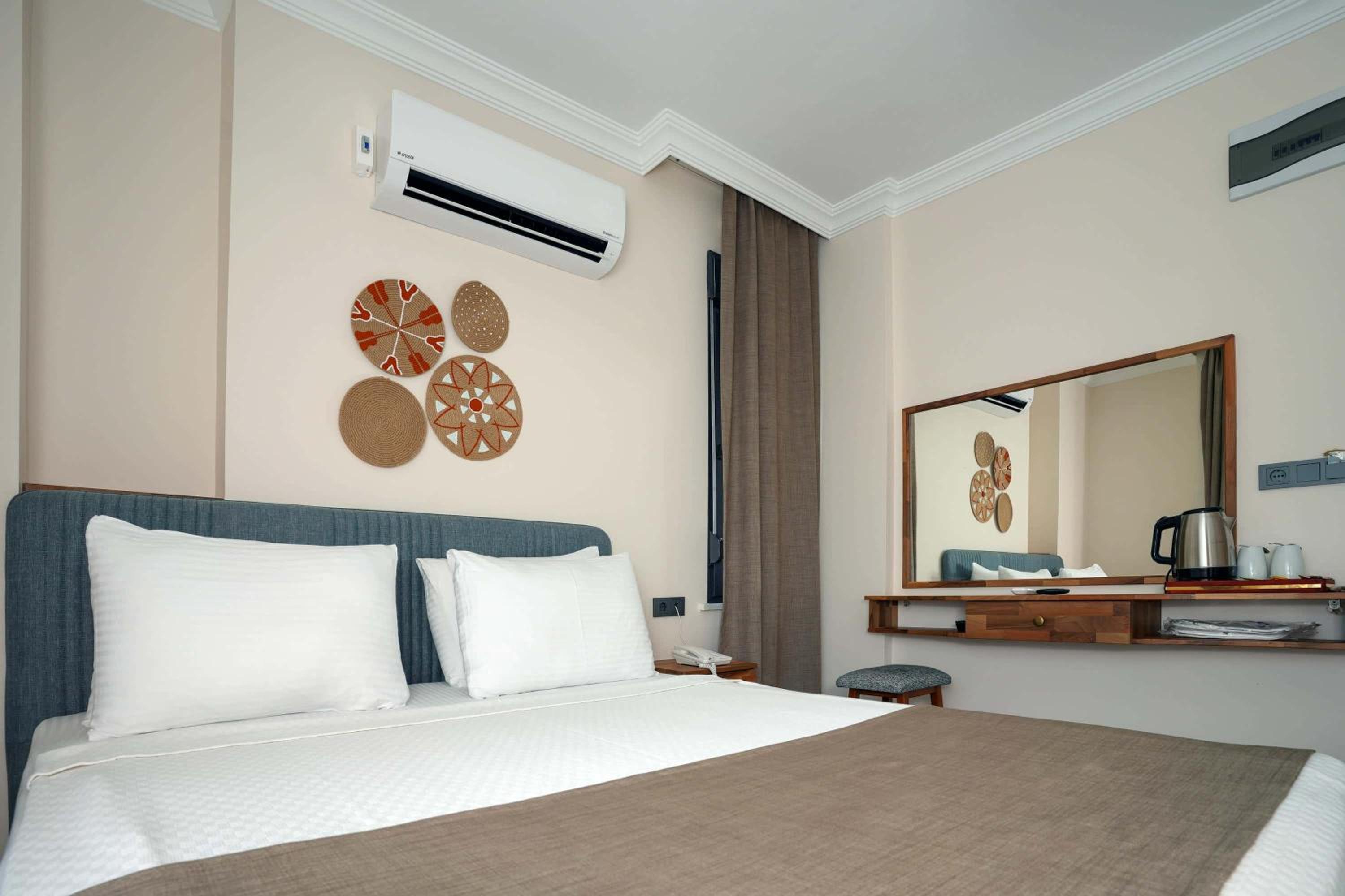 Standard Double Room - Photo 8