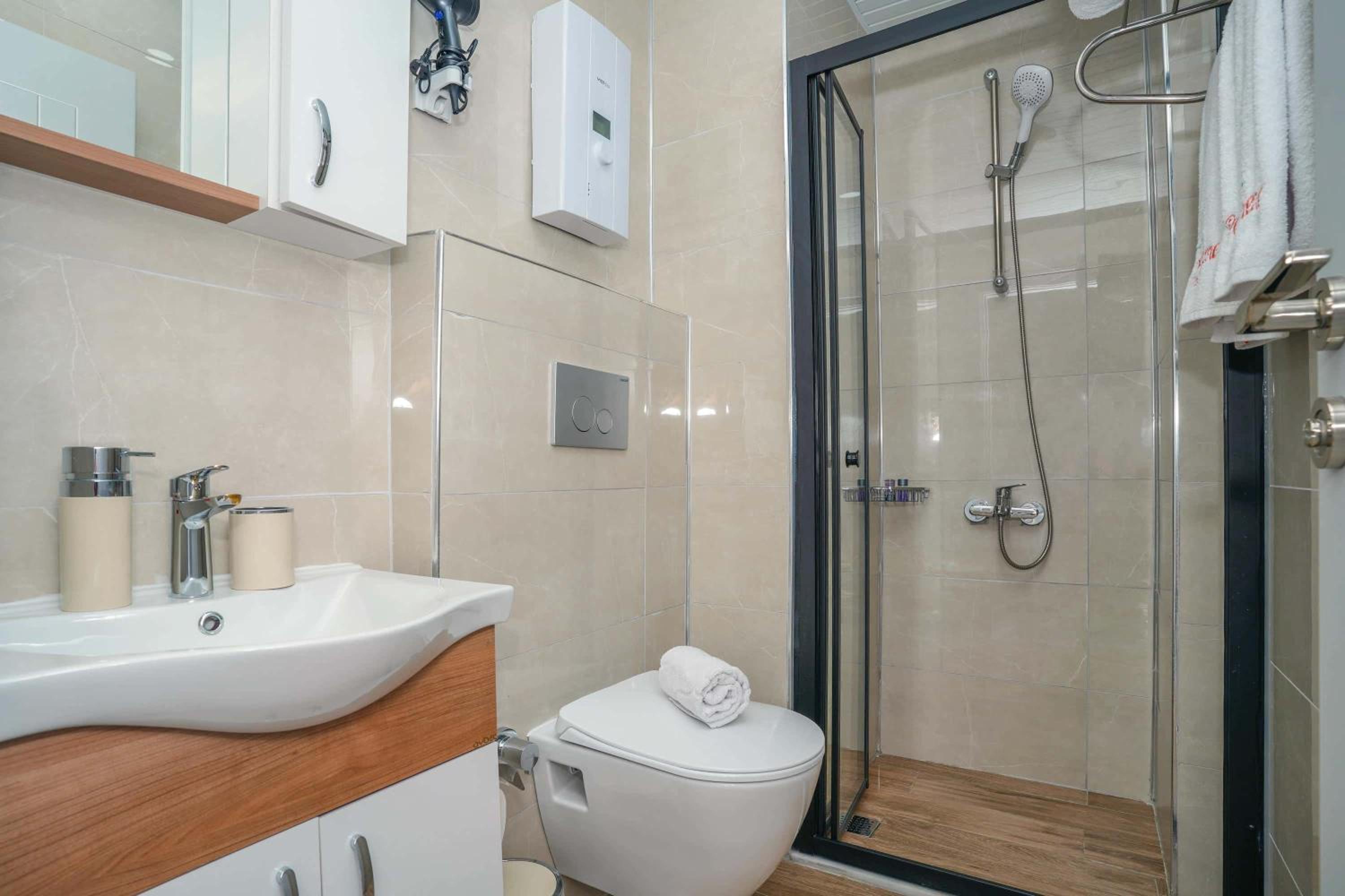 Standard Double Room - Photo 13