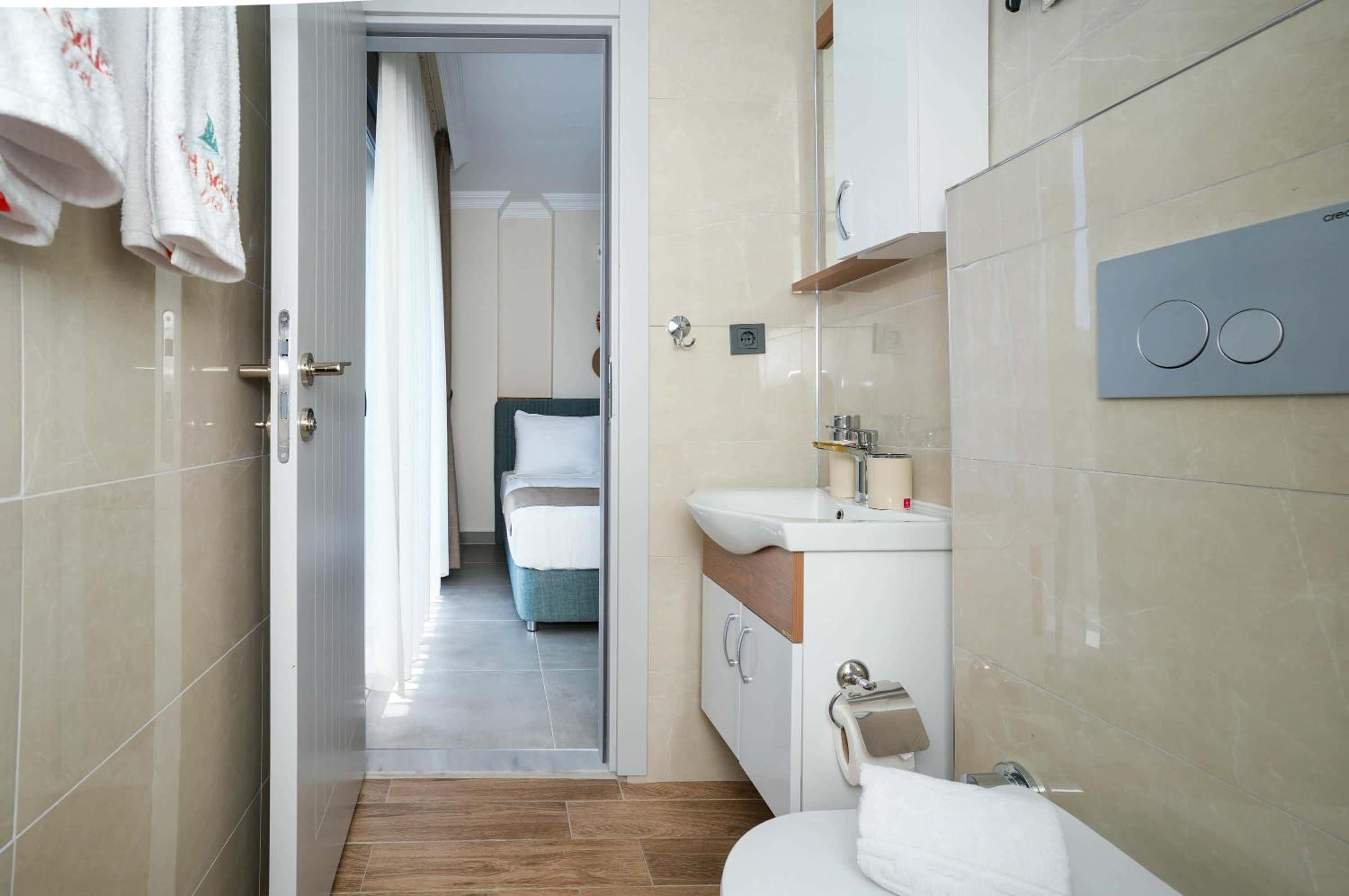 Standard Double Room - Photo 19