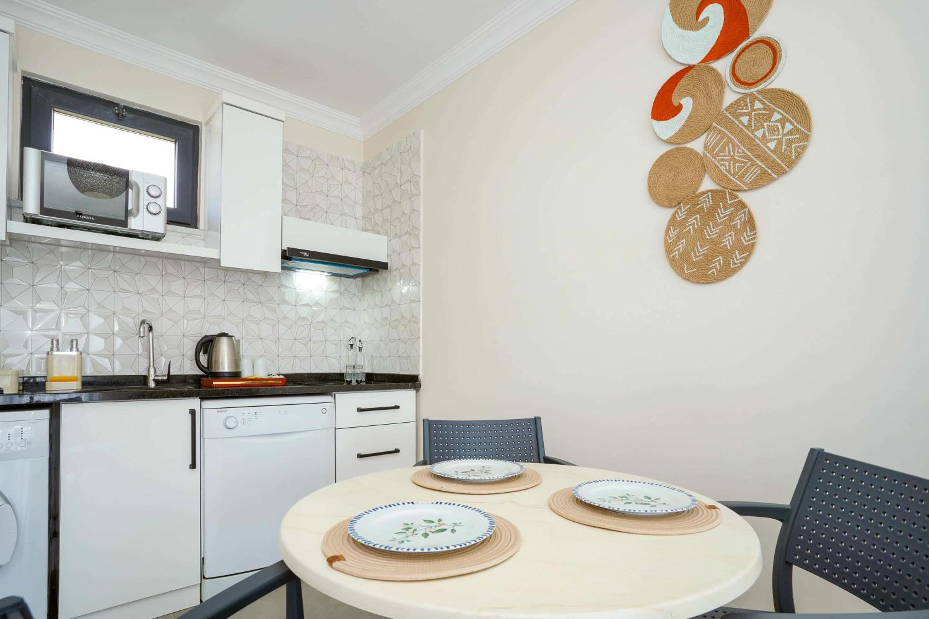 Suite - Photo 18