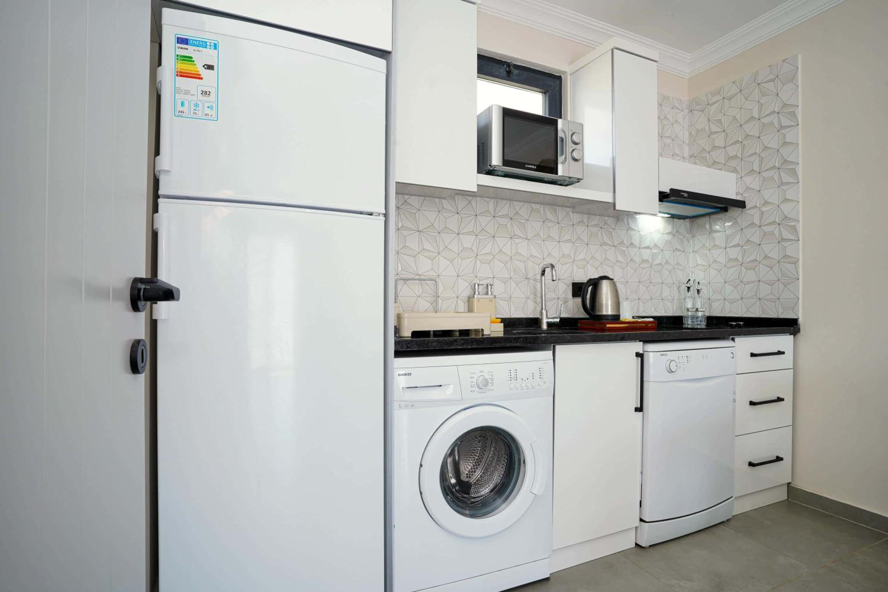 Suite - Photo 15