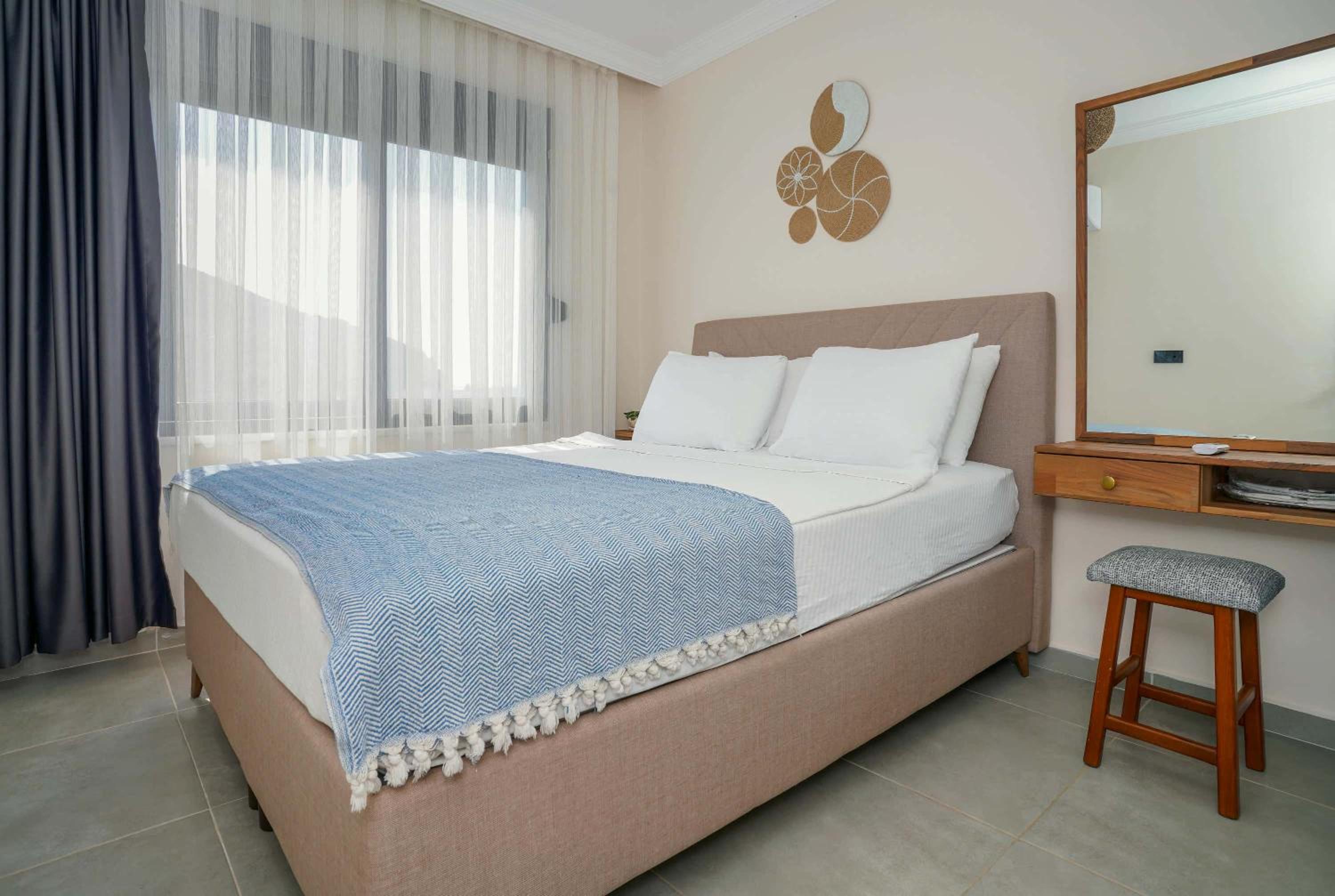 Suite - Photo 1