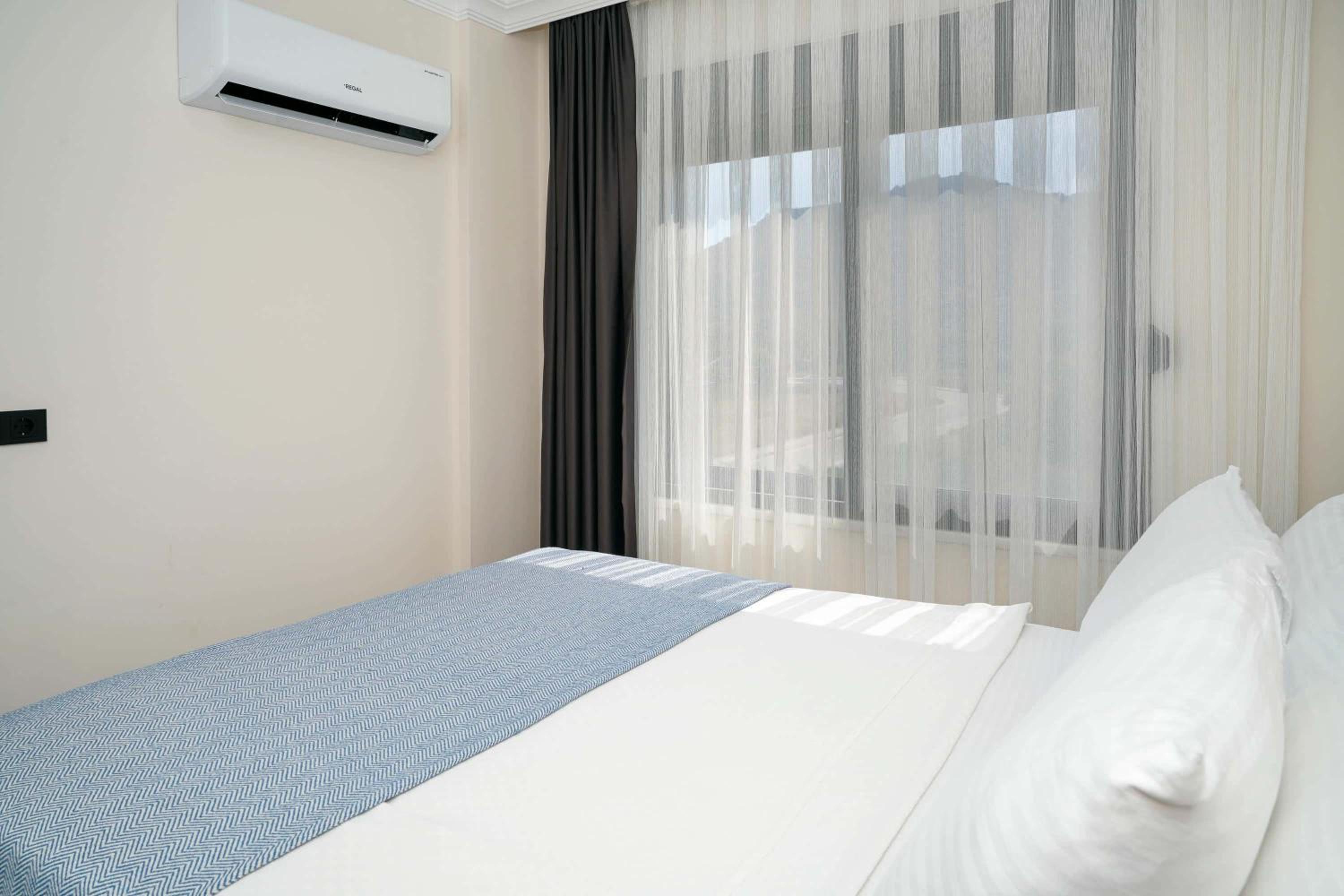 Suite - Photo 13