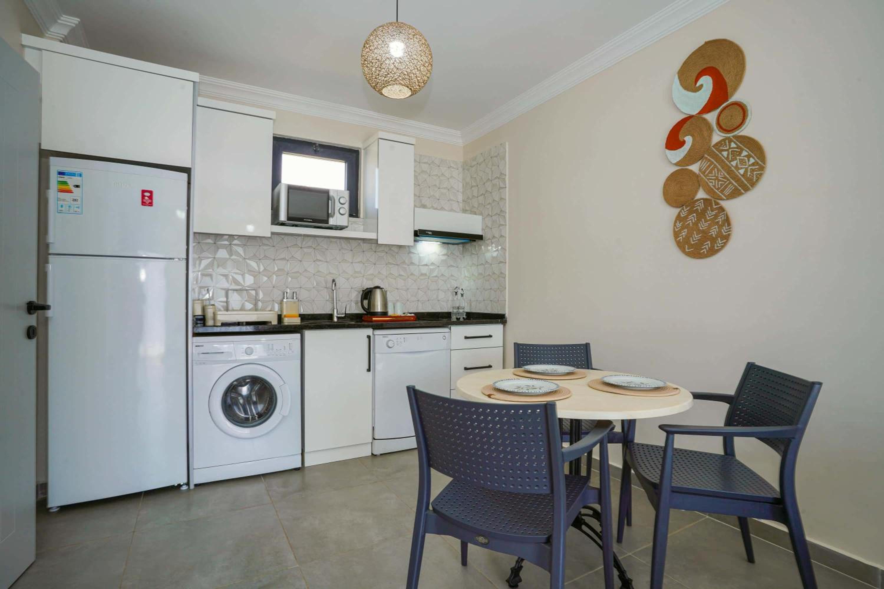 Suite - Photo 12