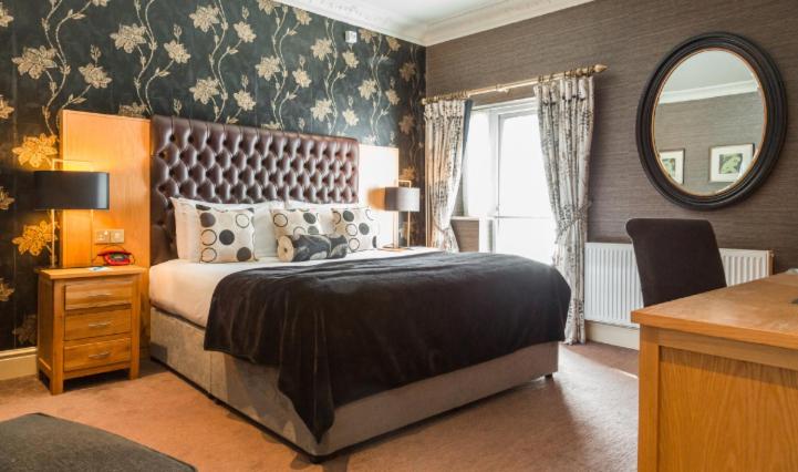Deluxe Double Room with Bath - Photo 2