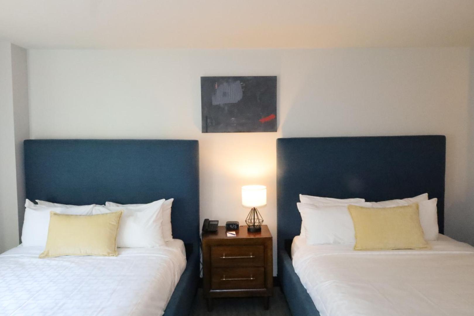 Quadruple Room with Two Queen Beds and Roll-In Shower - Disability Access/Non Smoking photo 2