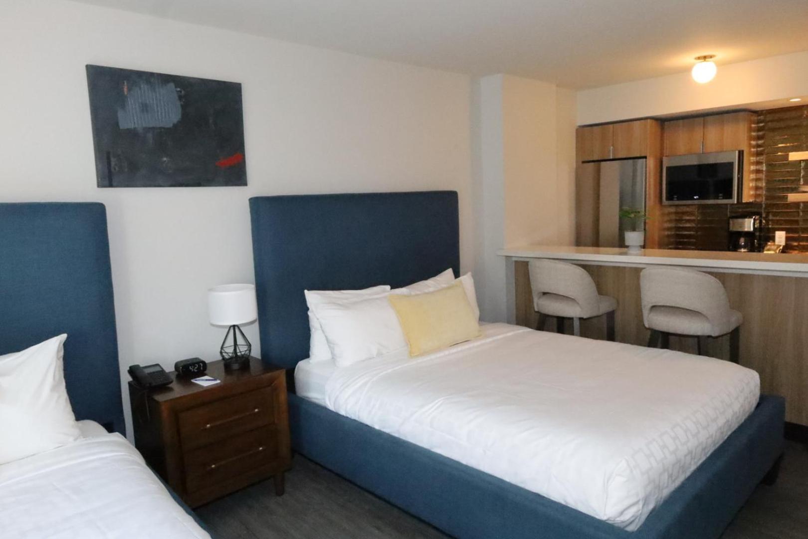 Quadruple Room with Two Queen Beds and Tub - Disability Access/Non Smoking photo 3
