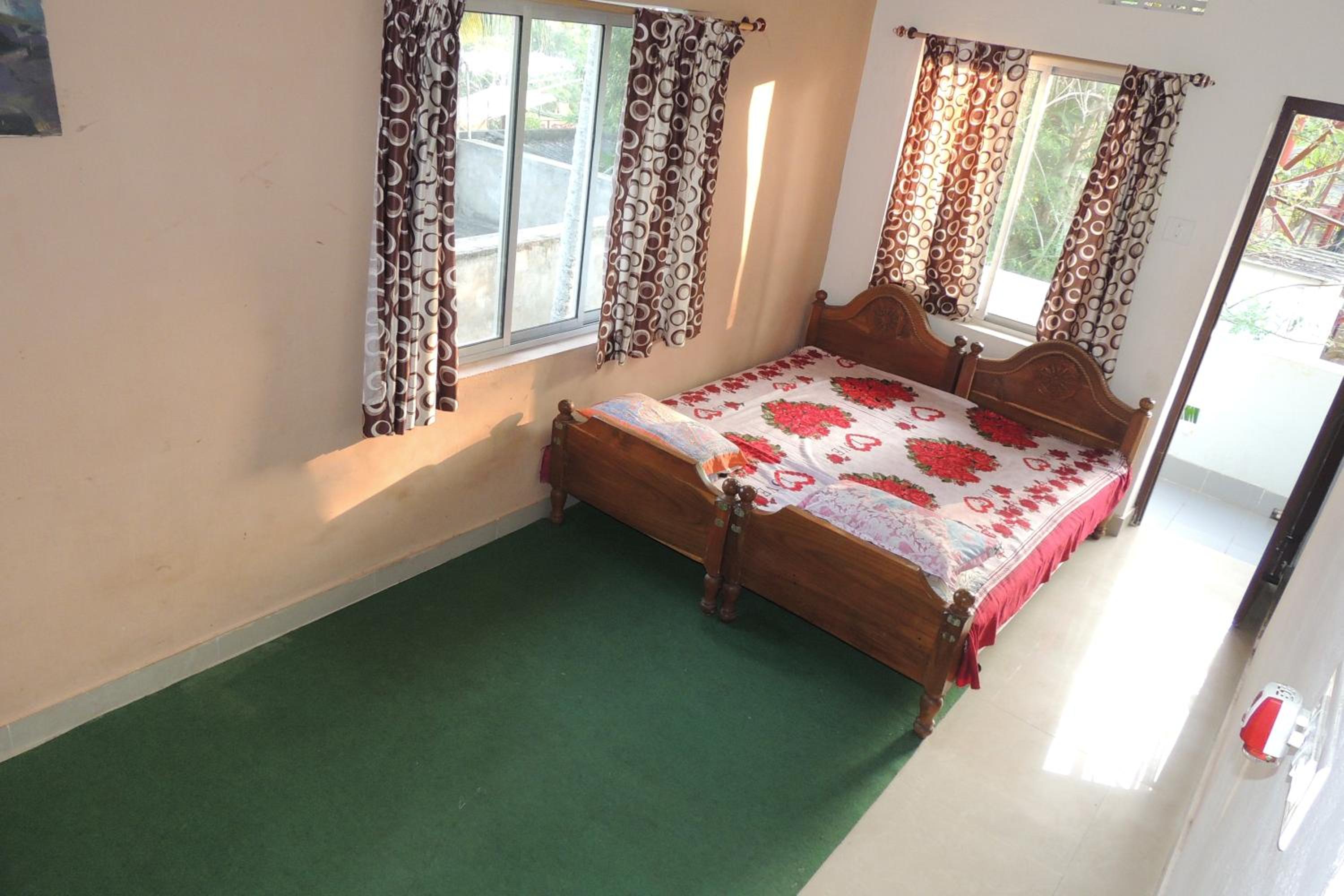 Family Room with Fan photo 2