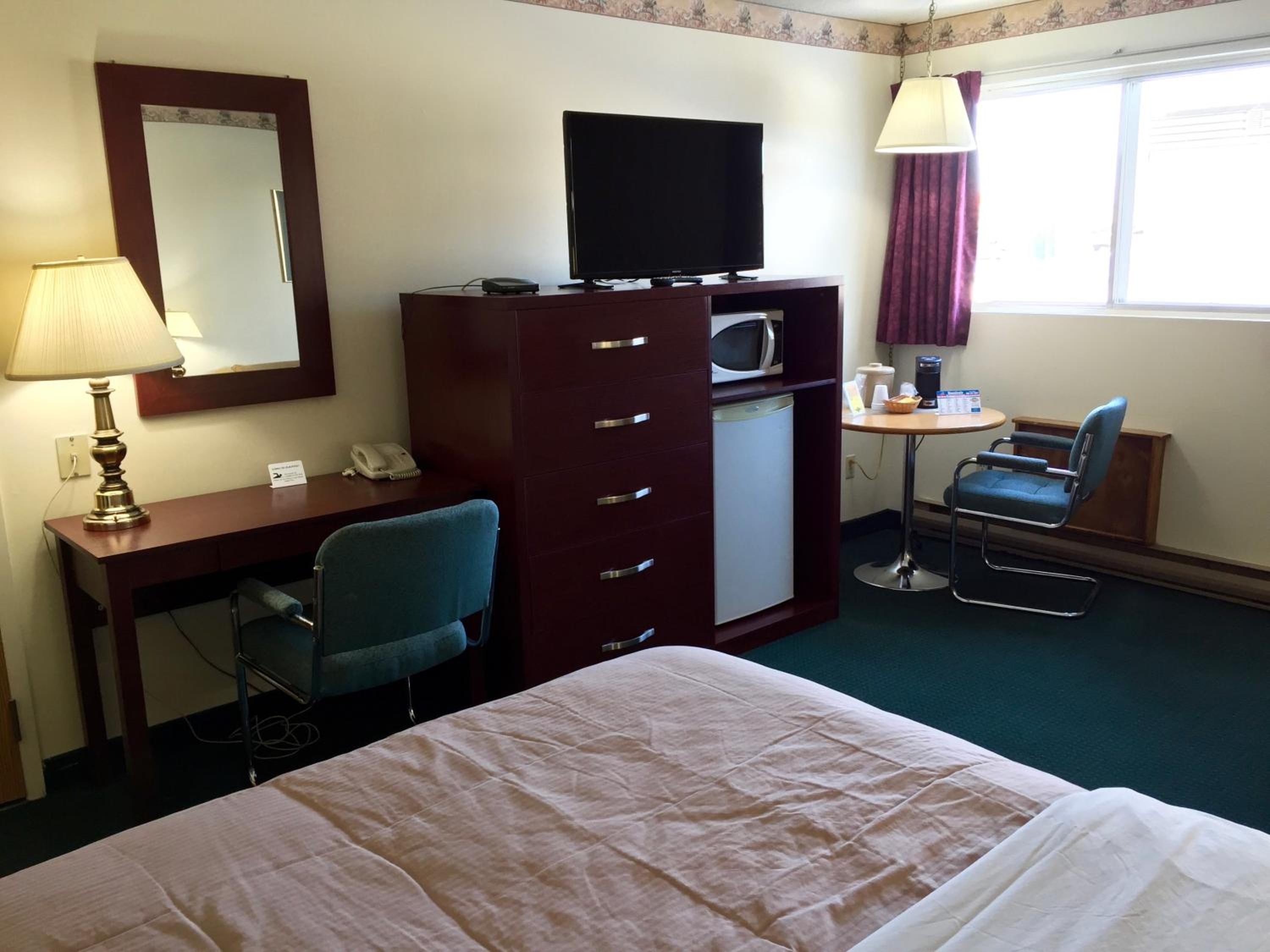 Queen Room - Non-Smoking photo 3