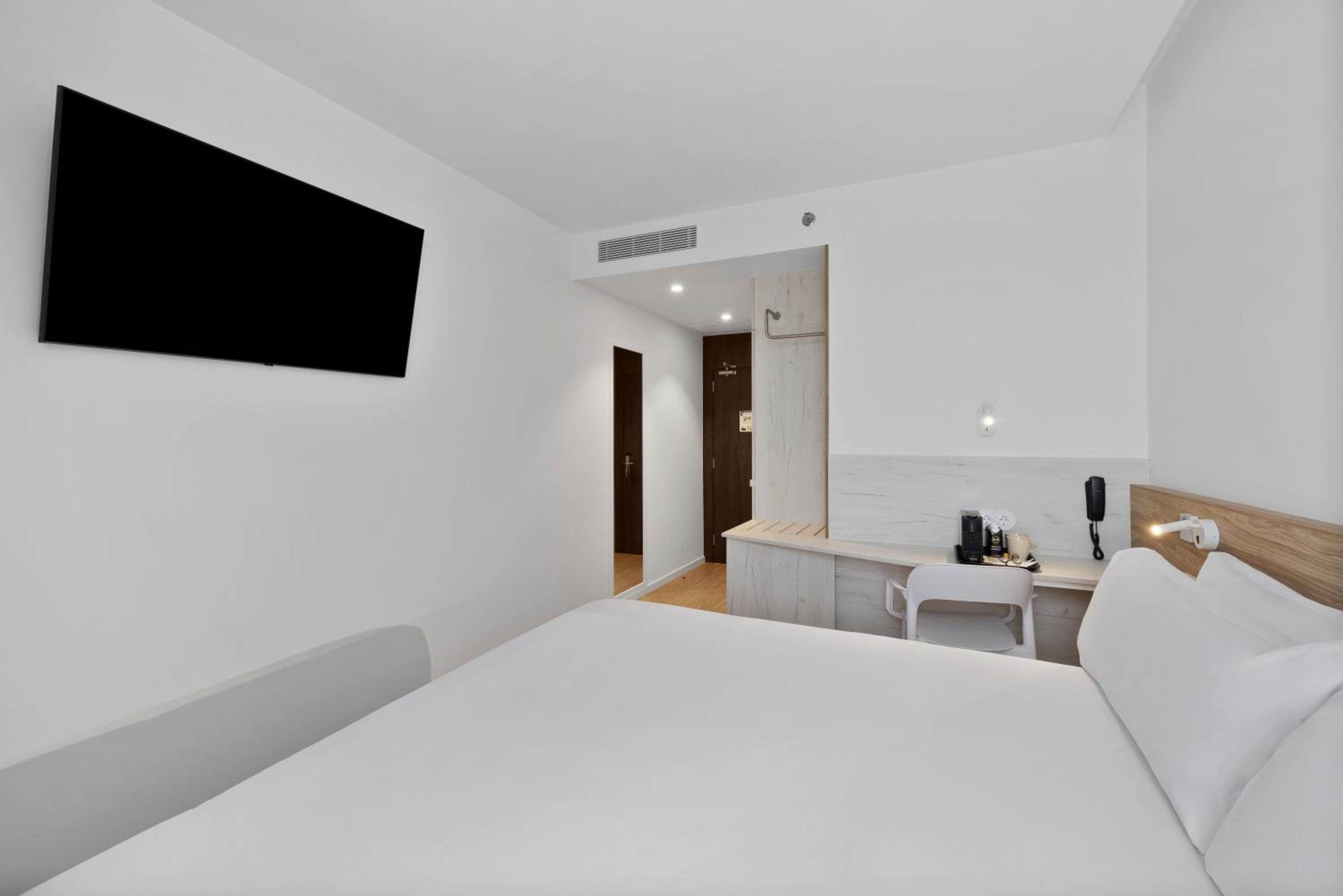 Deluxe Double Room - Photo 7