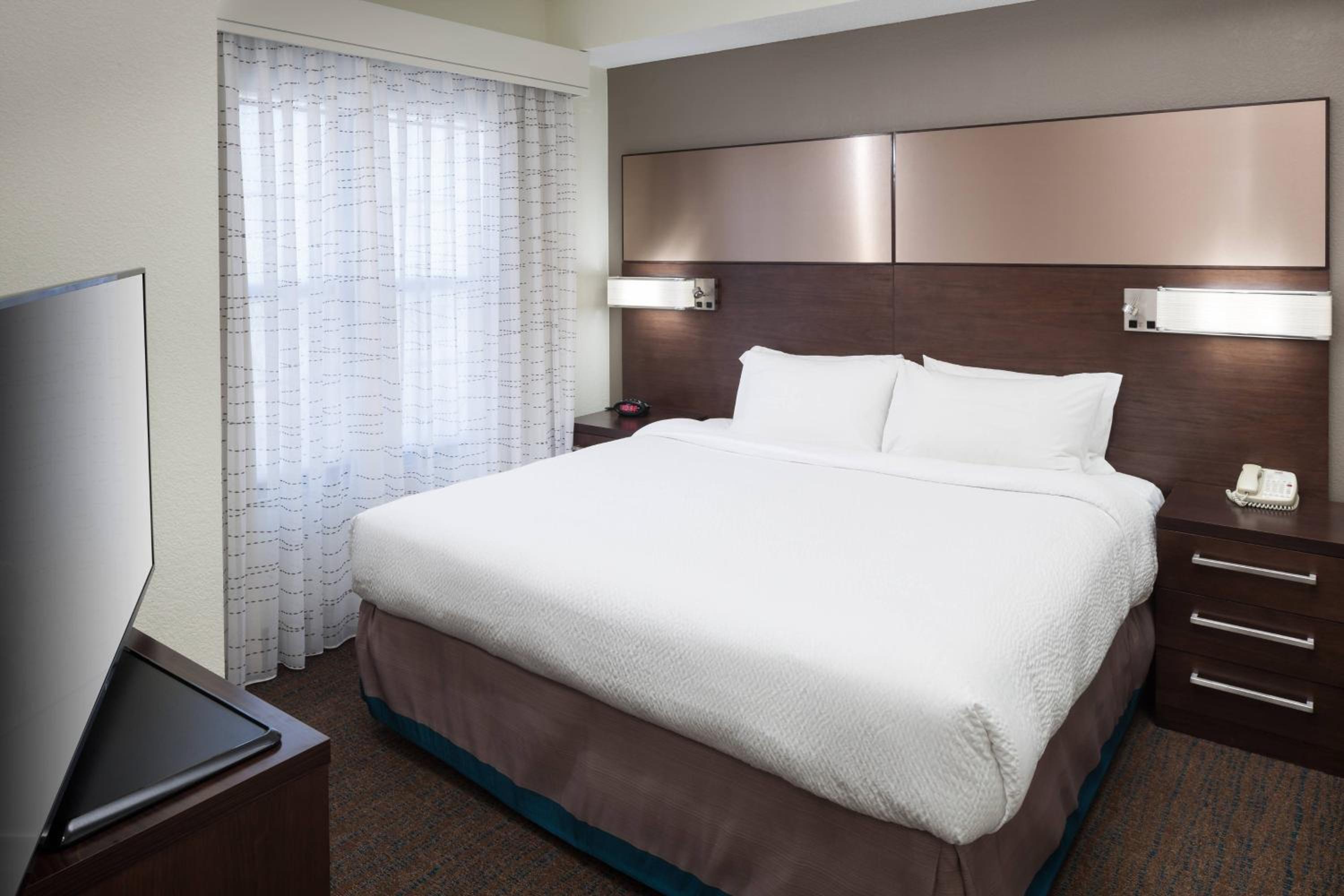 Two-Bedroom Suite - Photo 2
