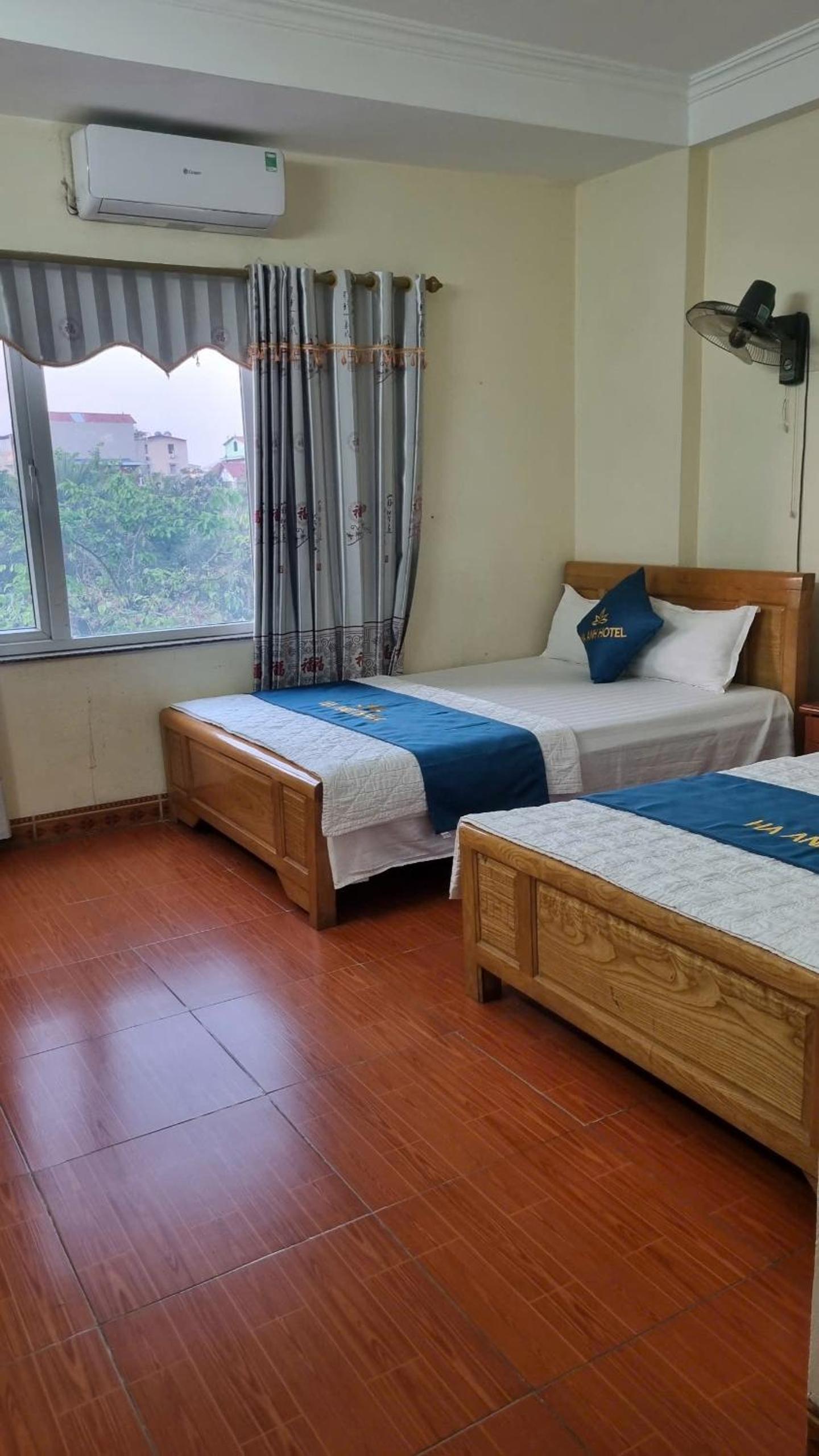 Deluxe Queen Room with Two Queen Beds photo 3