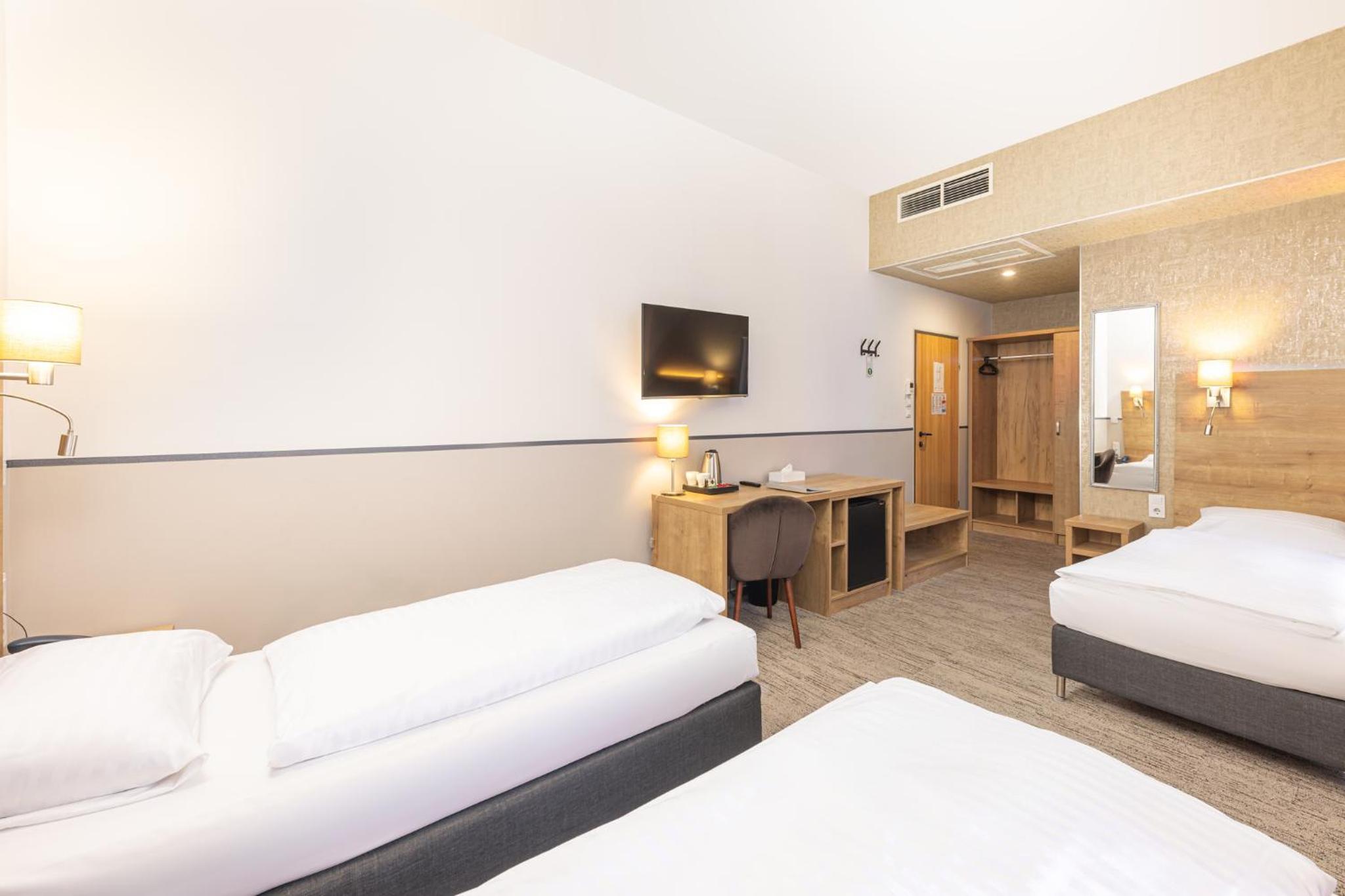 Triple Room with Shower - Photo 1