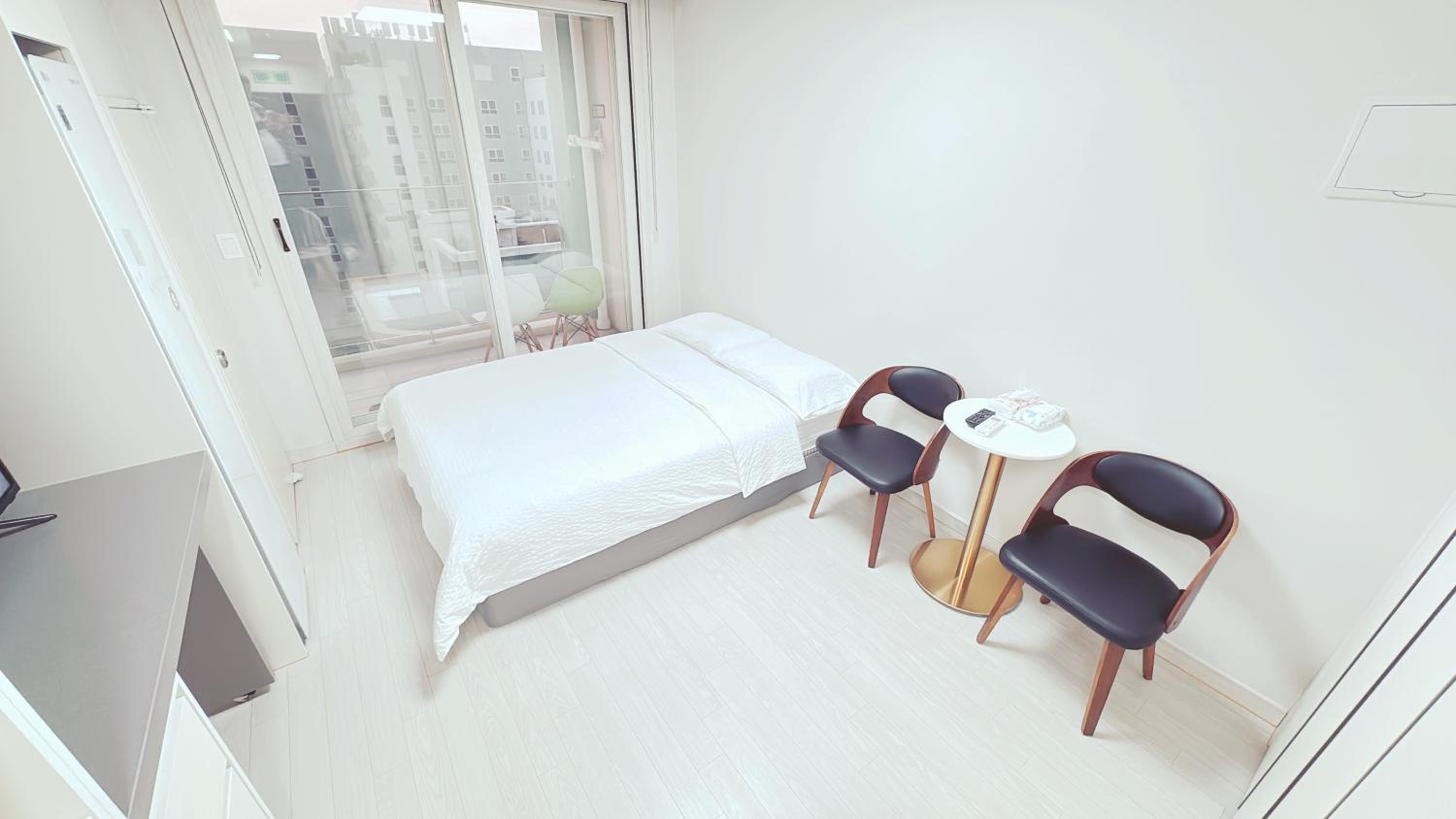Deluxe Double Room - Photo 8