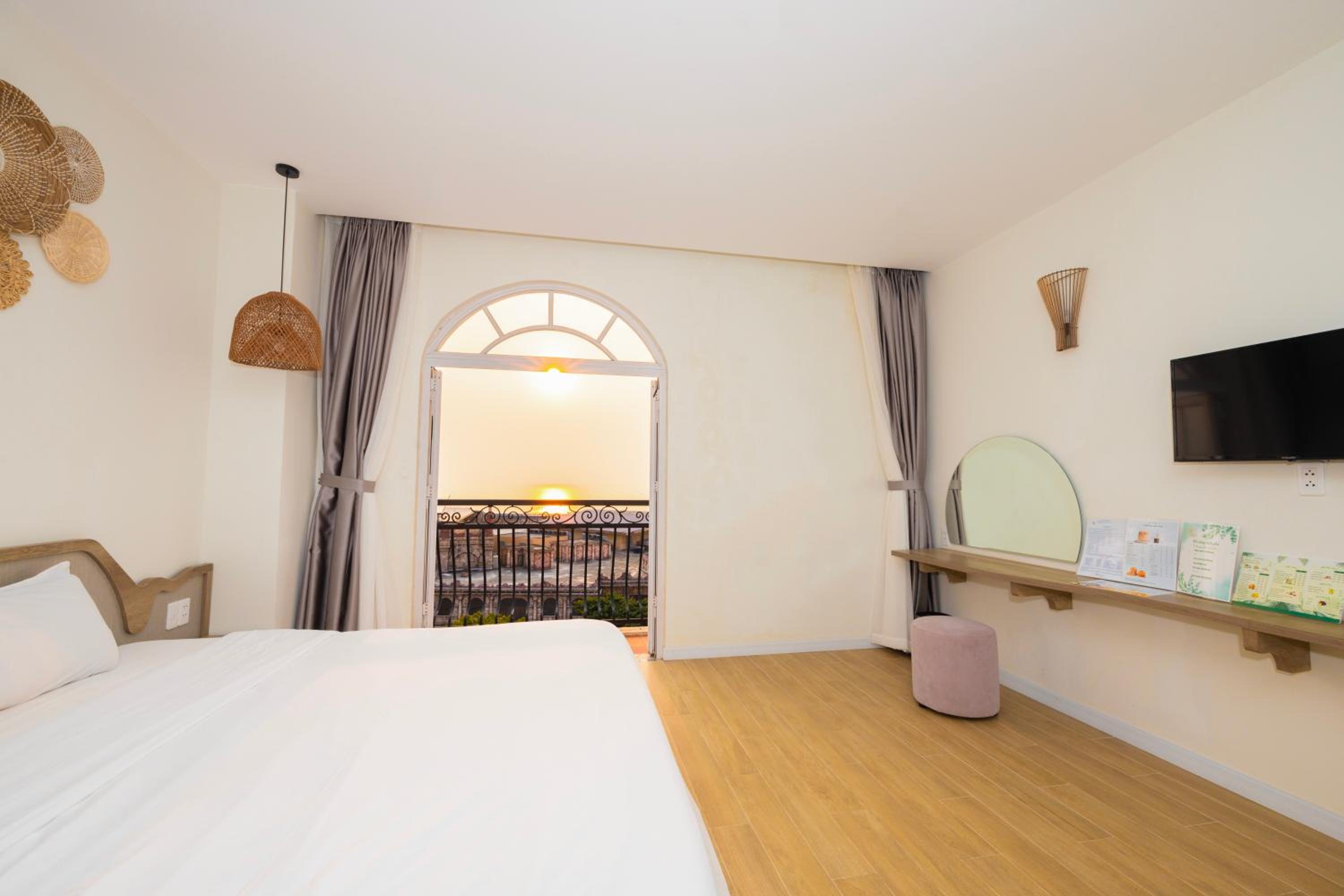 Deluxe Double Room With Balcony And Sea View