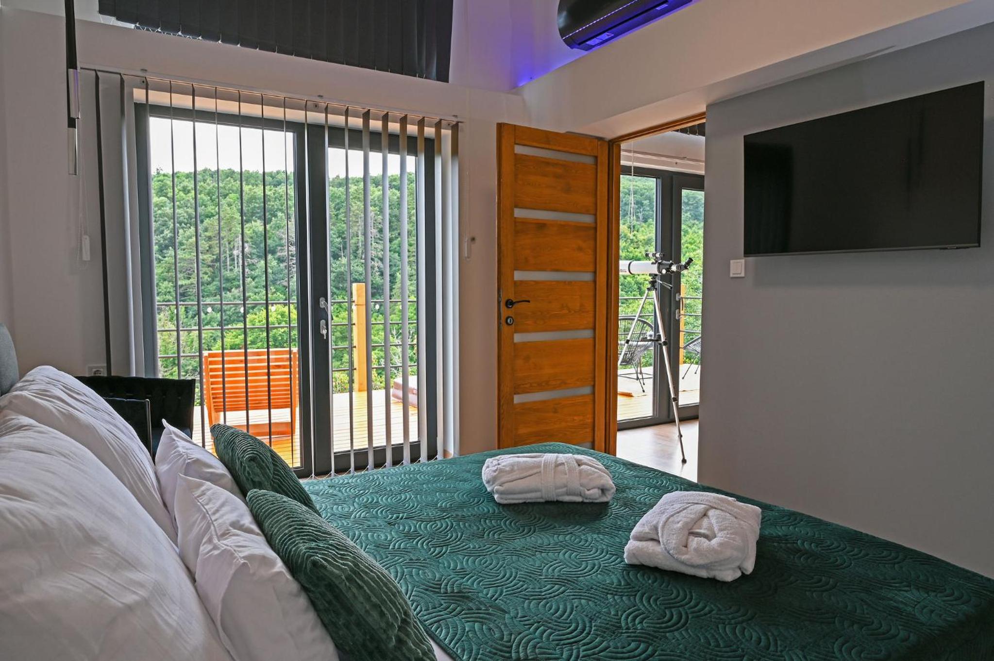Apartment with Mountain View photo 1