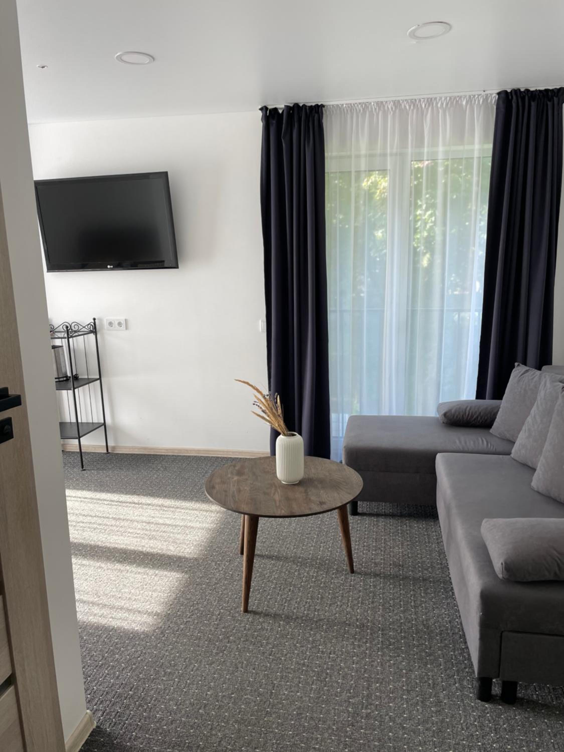 Large Double Room - Photo 4