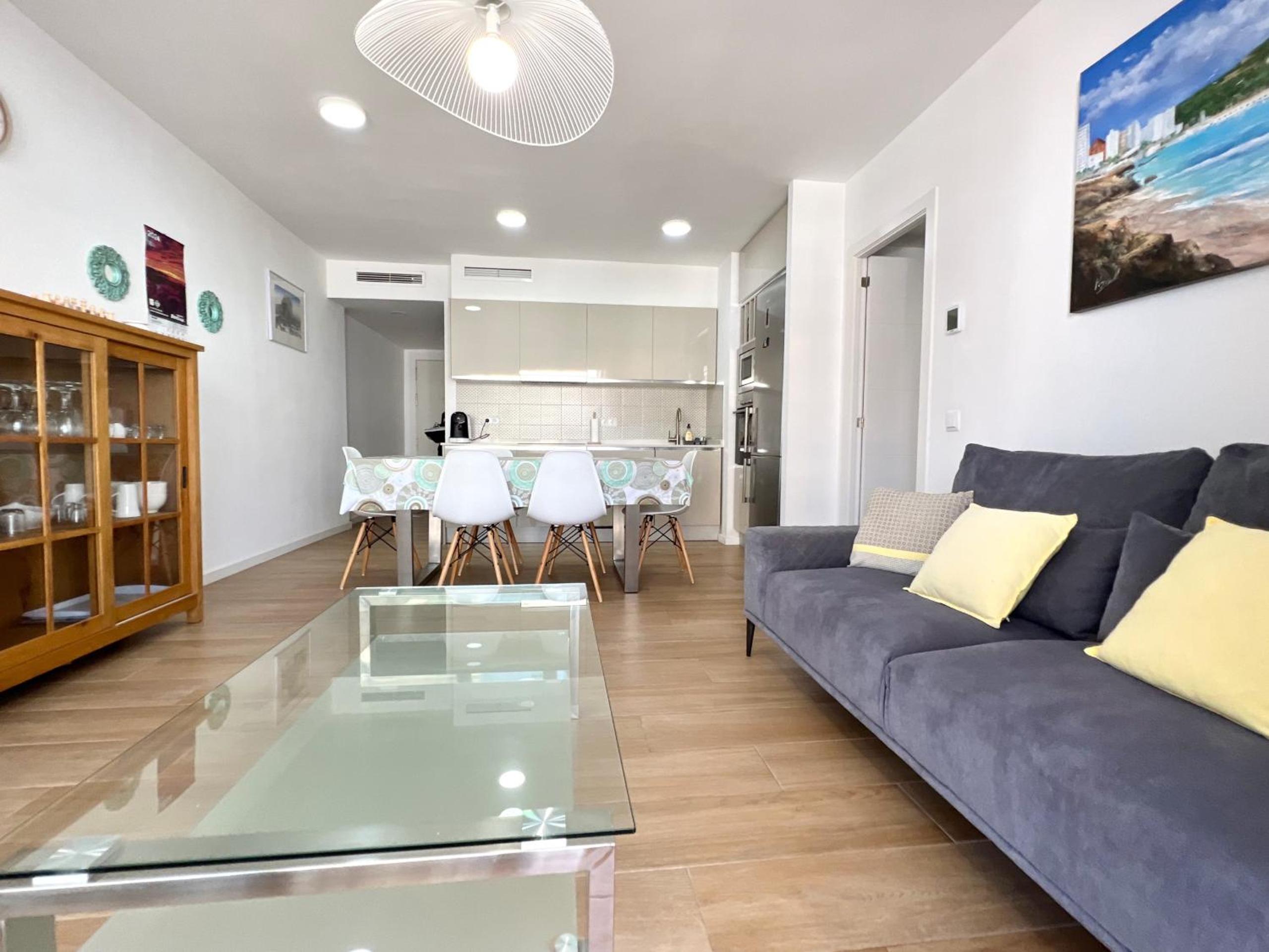 Apartamento de tres habitaciones con vista al mar