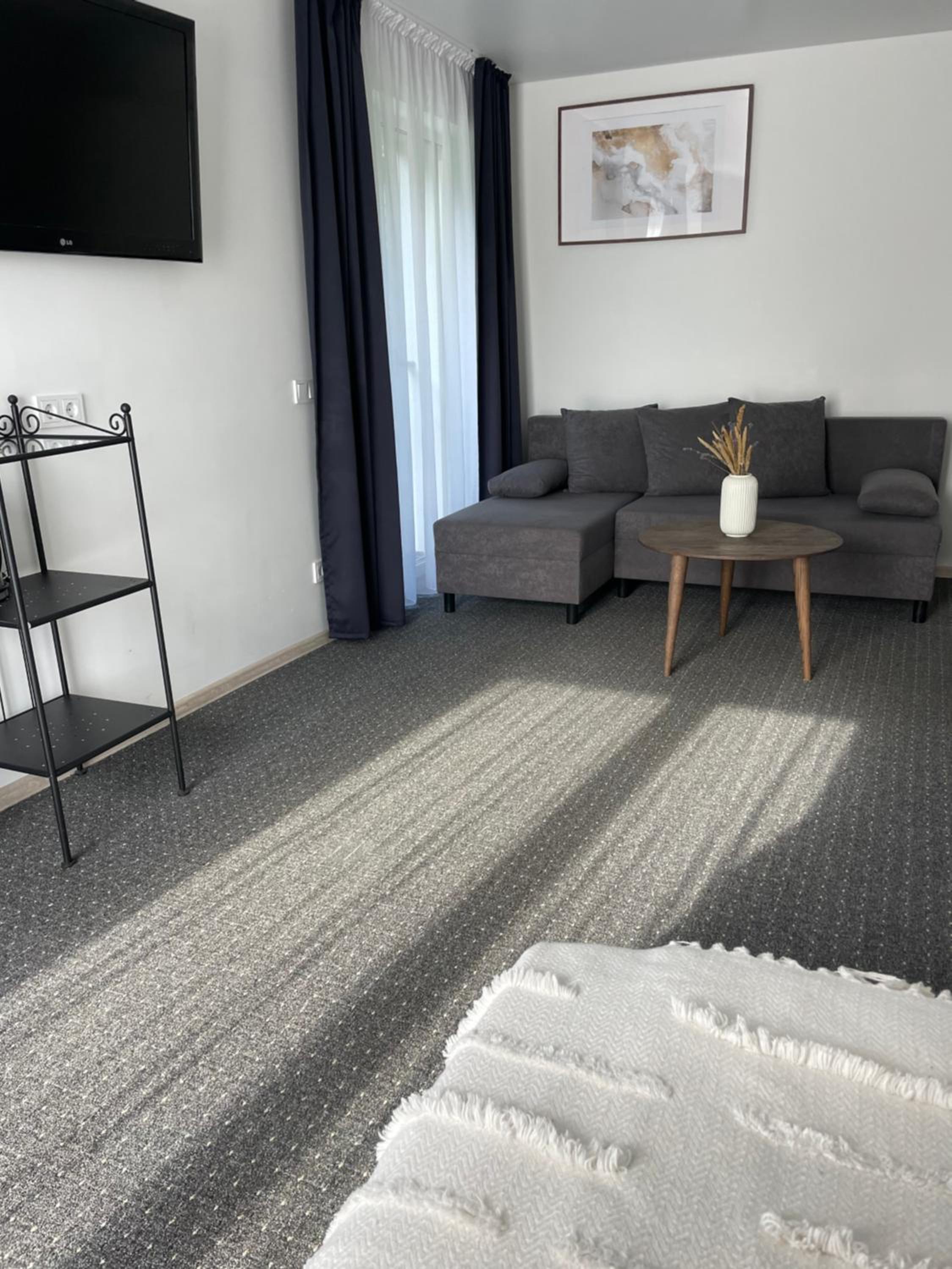 Large Double Room - Photo 5