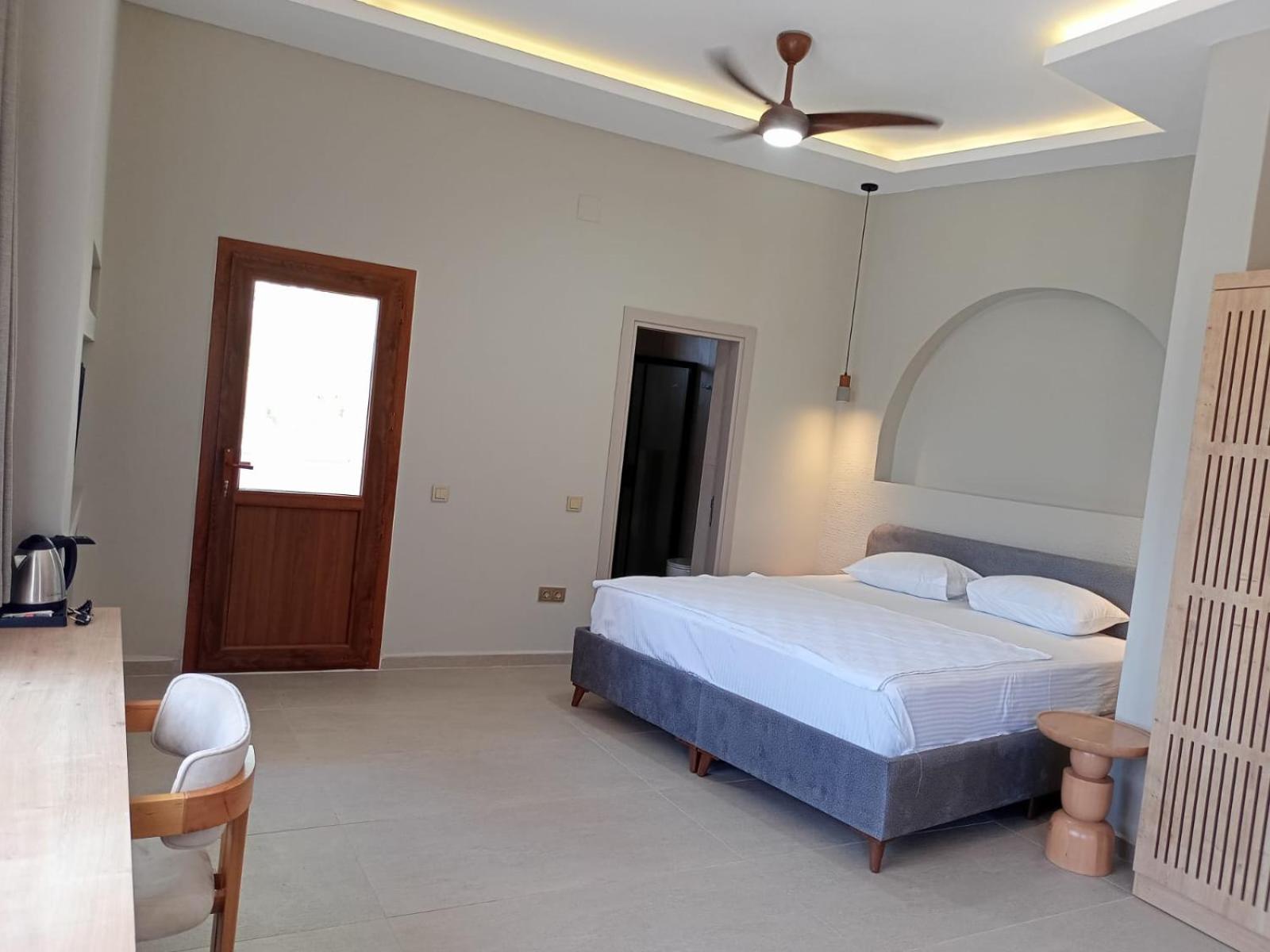 Deluxe Double Room with Balcony and Sea View