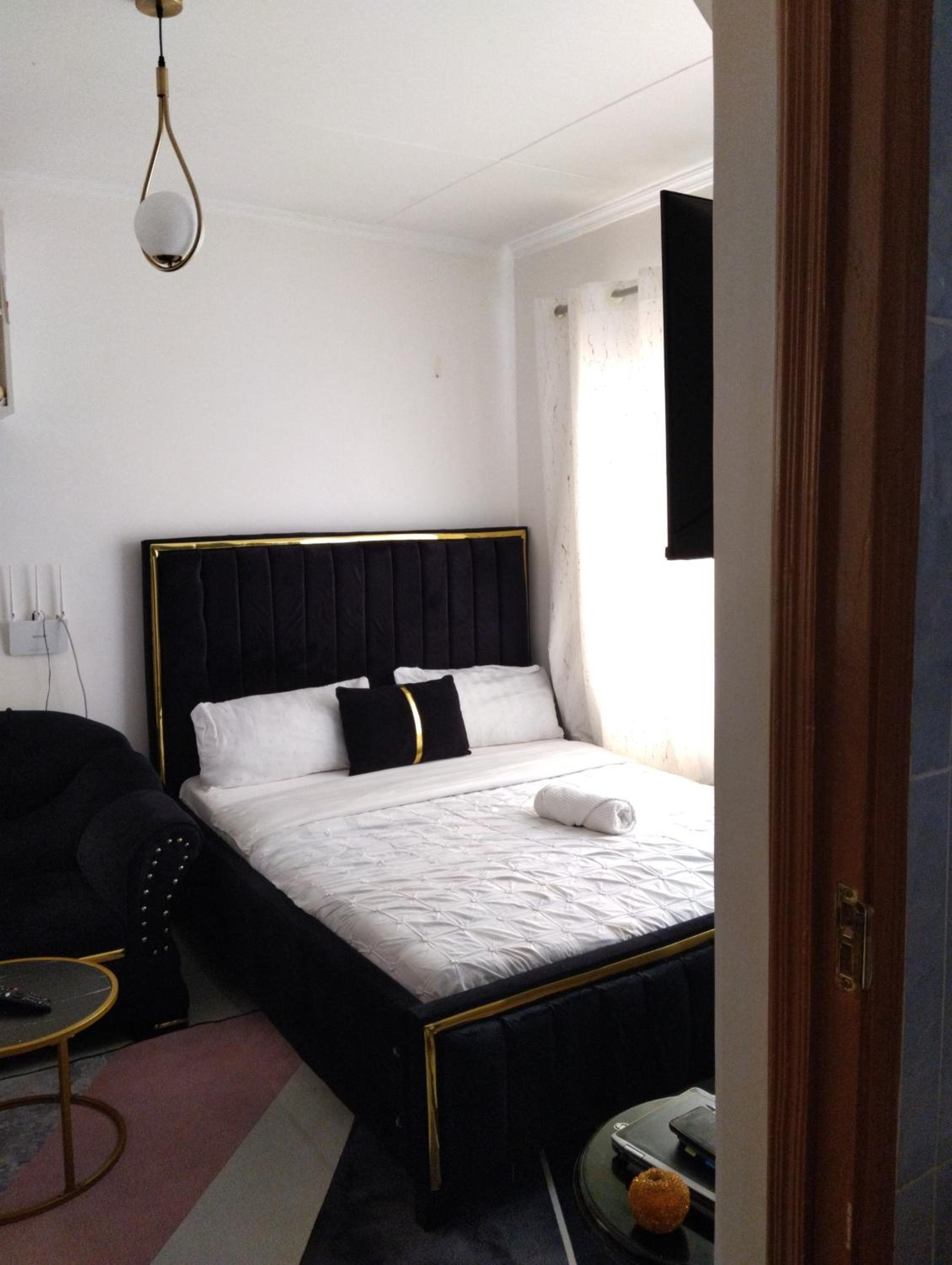 Studio Apartment With King Bed photo 1