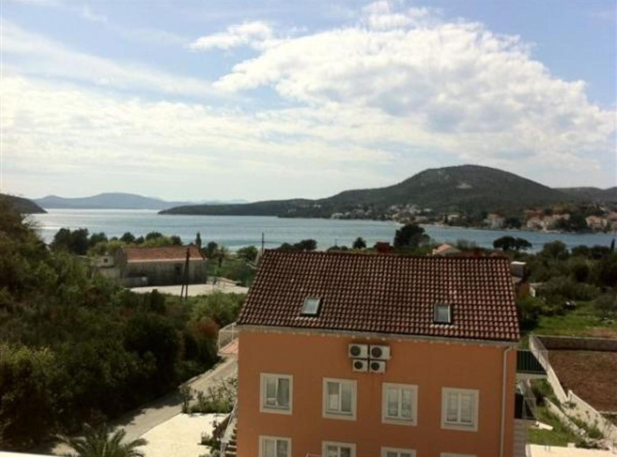 One Bedroom Apartment with Balcony photo 2