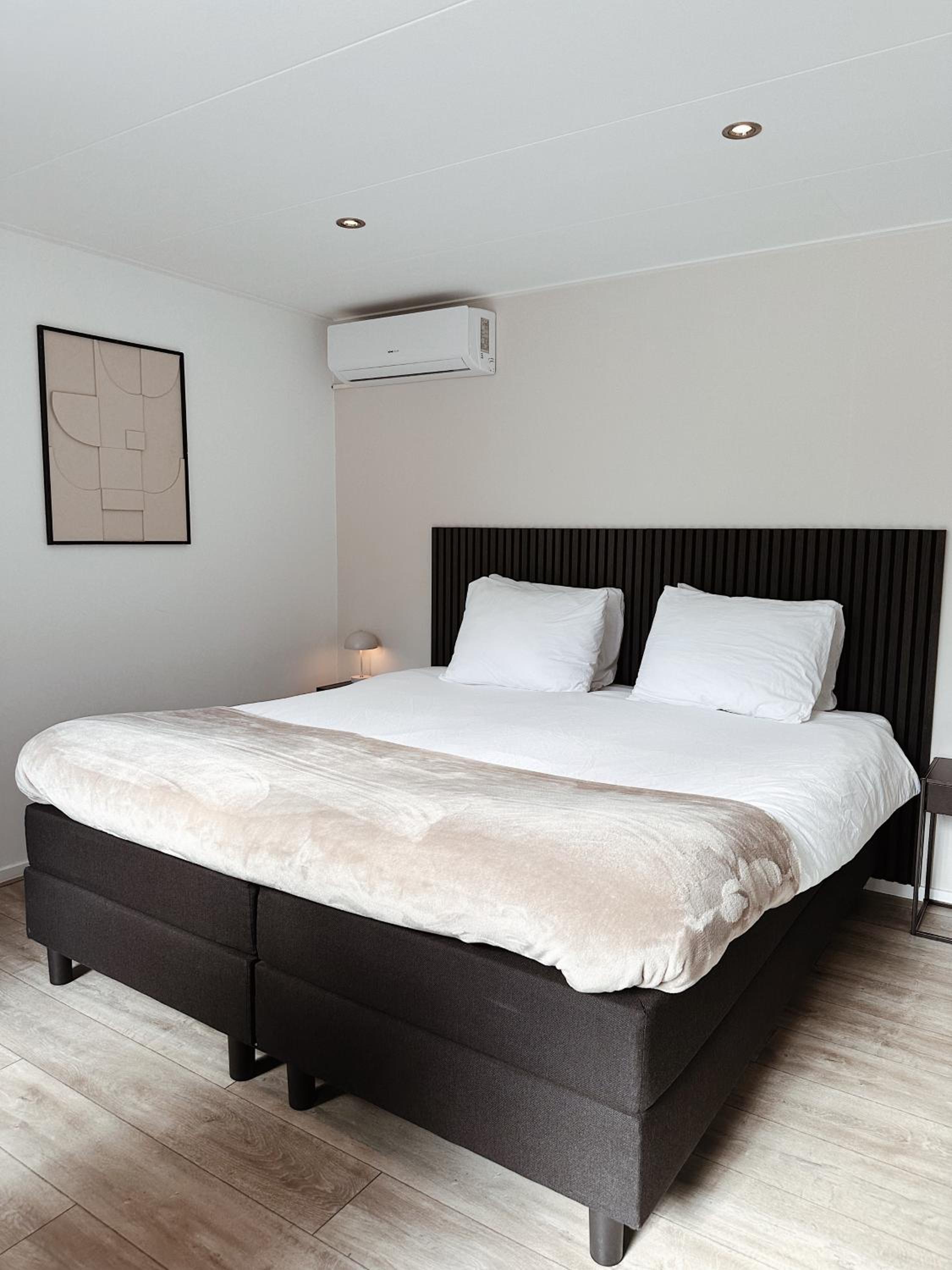 One-Bedroom House photo 1