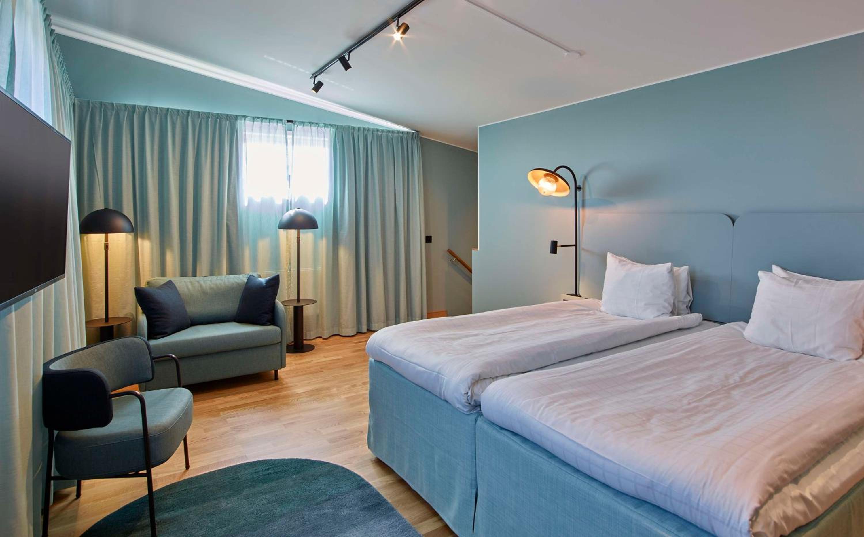 Suite - Photo 1