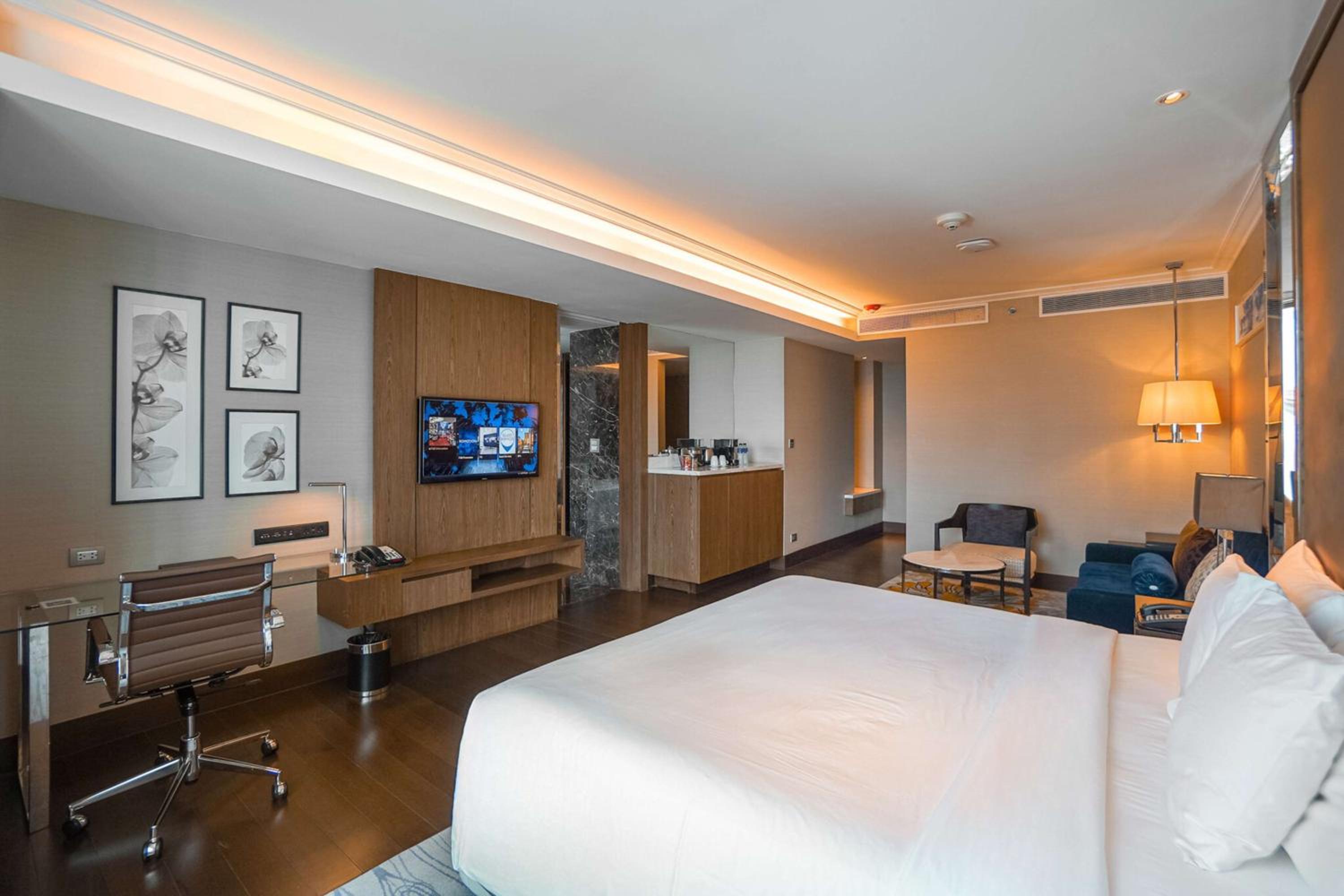 Junior Suite with Lounge Access