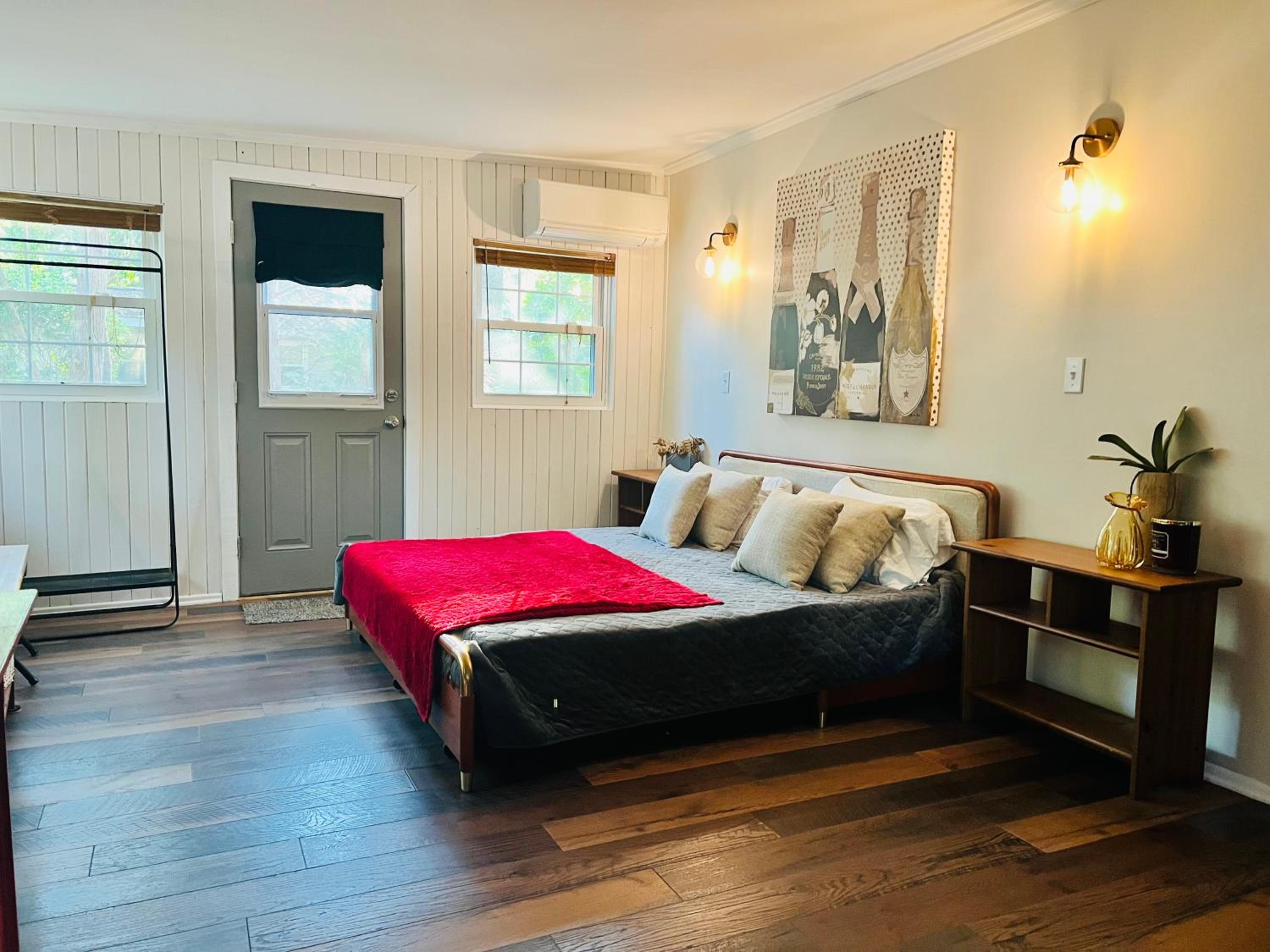 One-Bedroom House photo 1