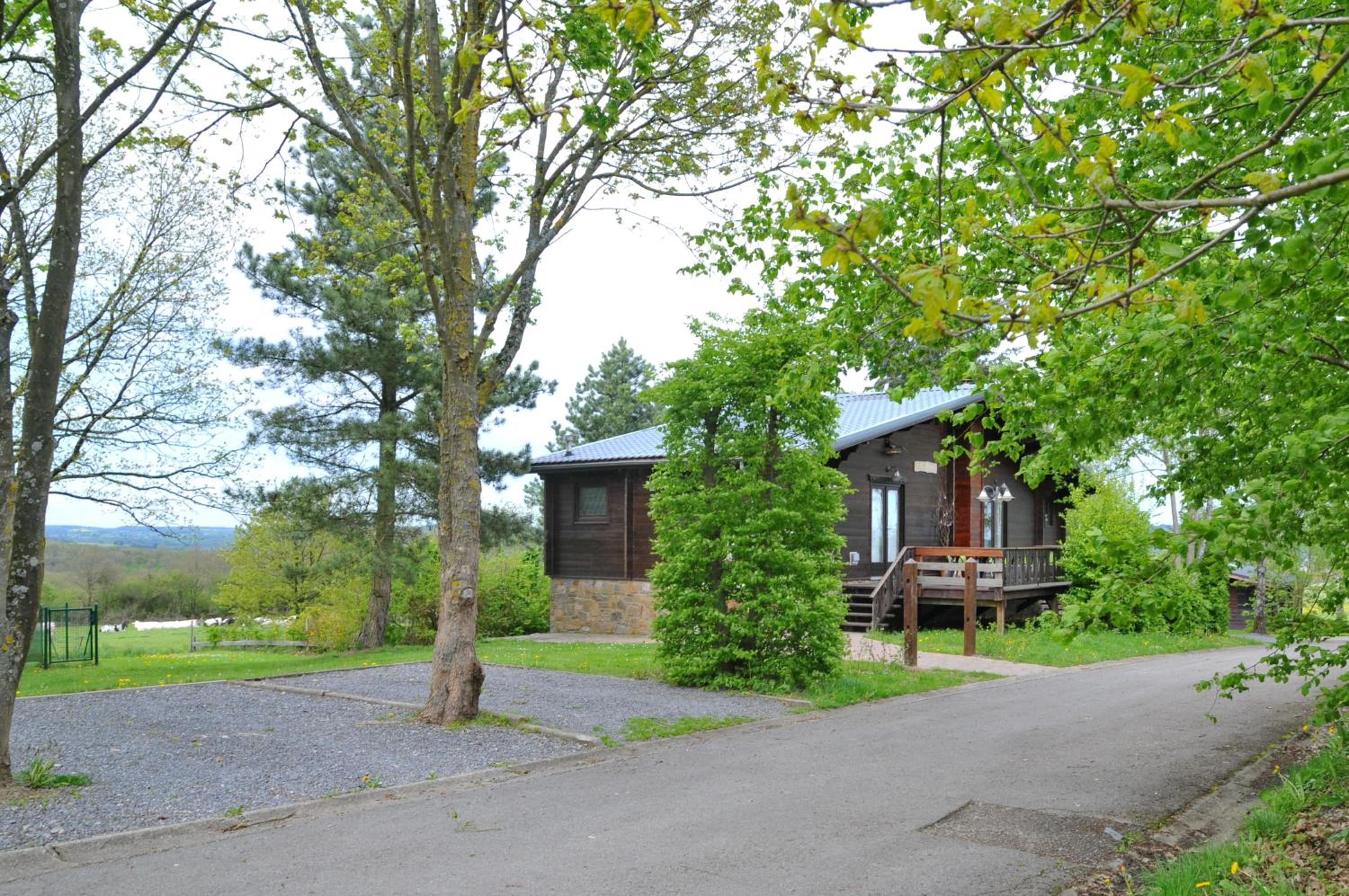 Six-Bedroom House photo 2