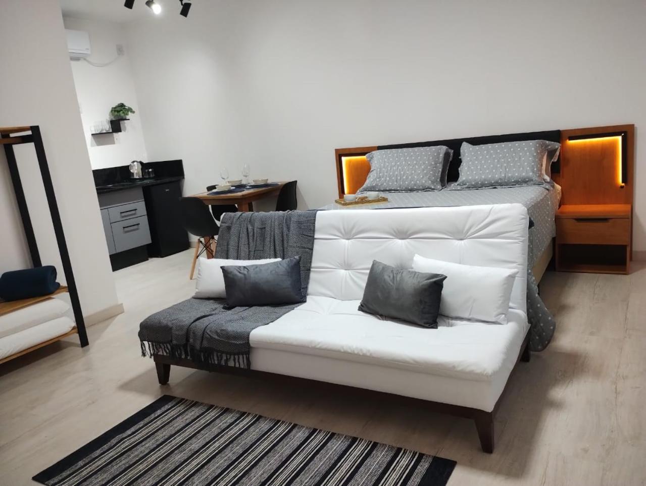 One-Bedroom Apartment photo 1