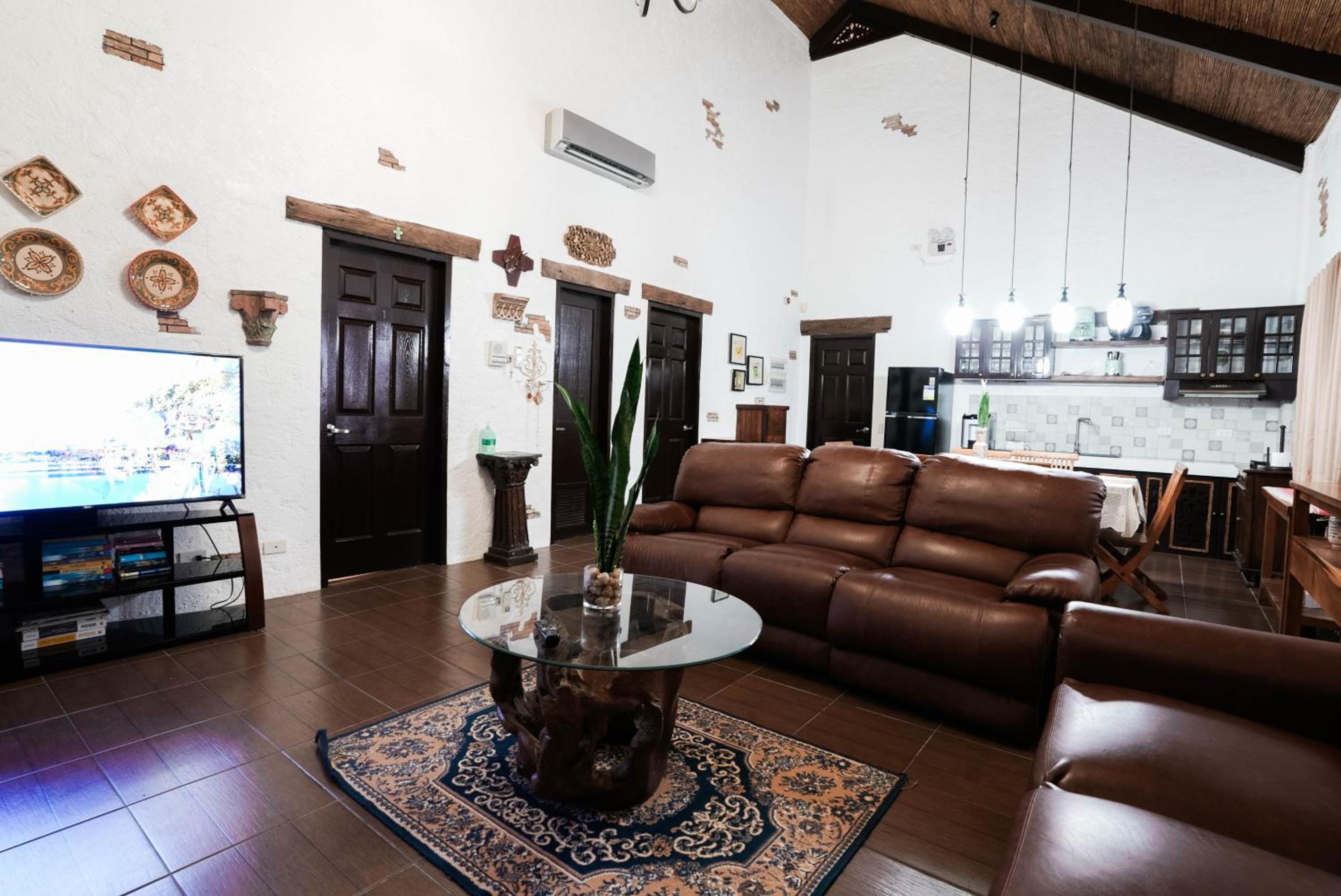 Four-Bedroom House photo 2