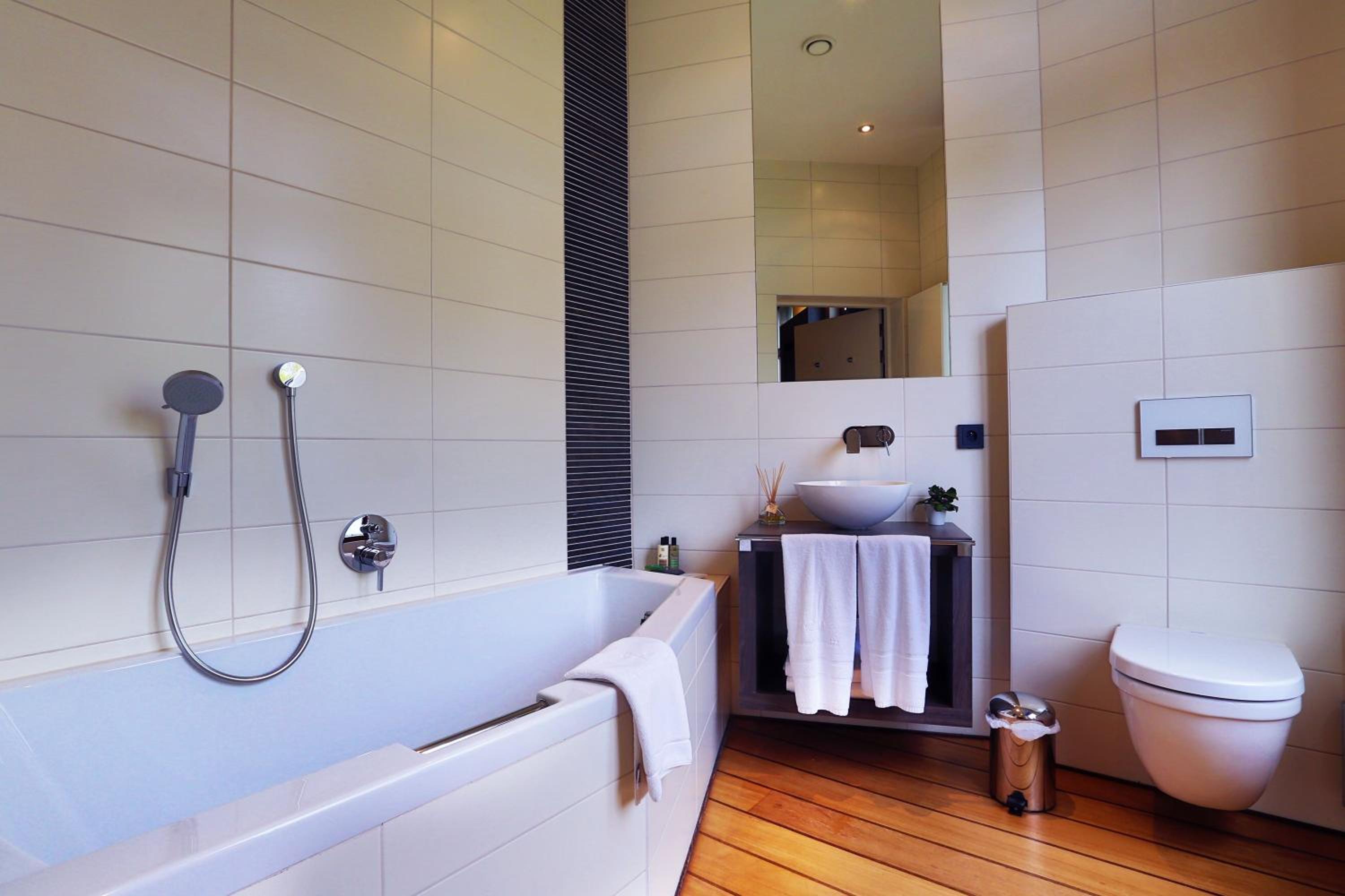 Deluxe Double Room with Bath photo 3