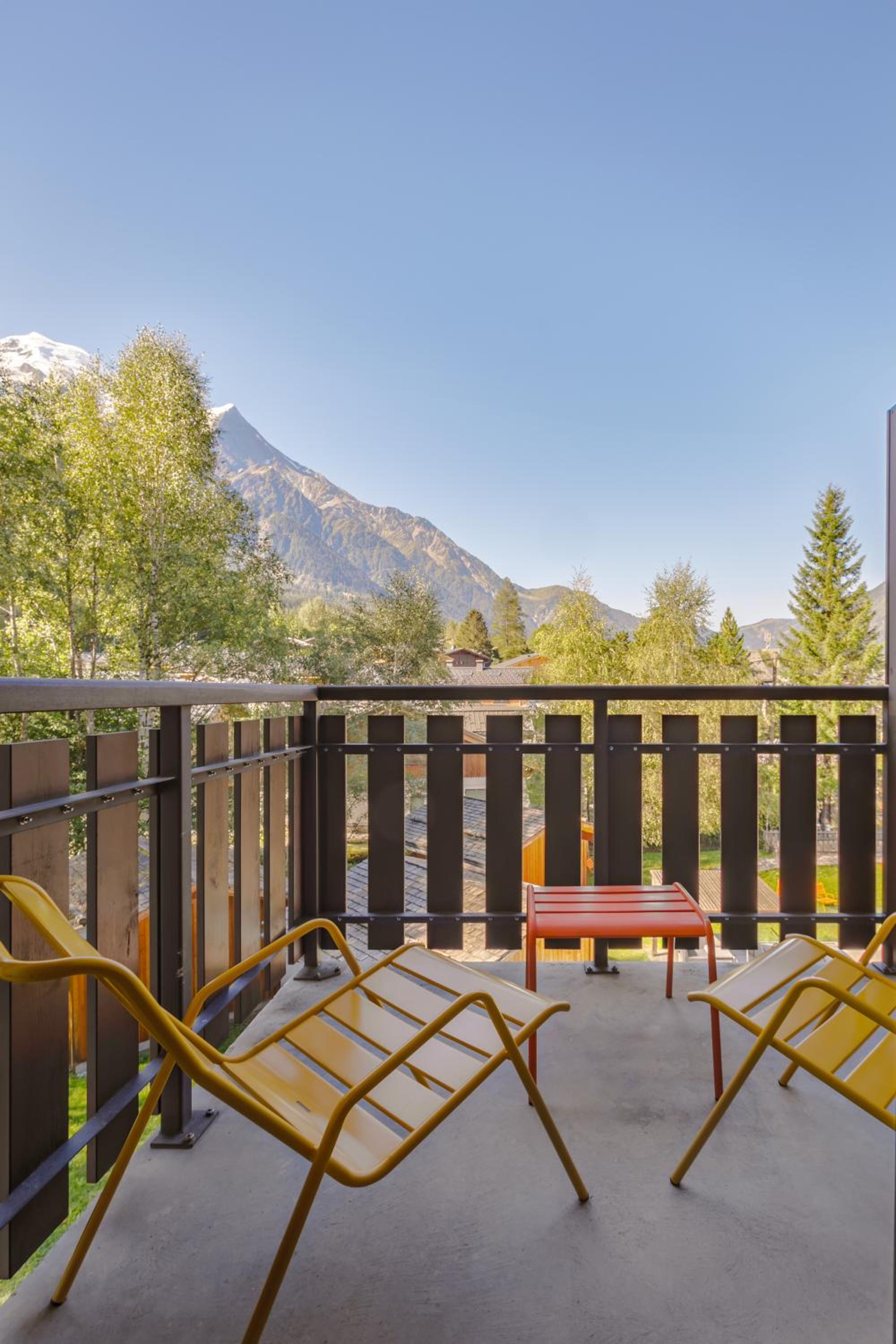 Superior Room with Balcony and Mont-Blanc View - Photo 2