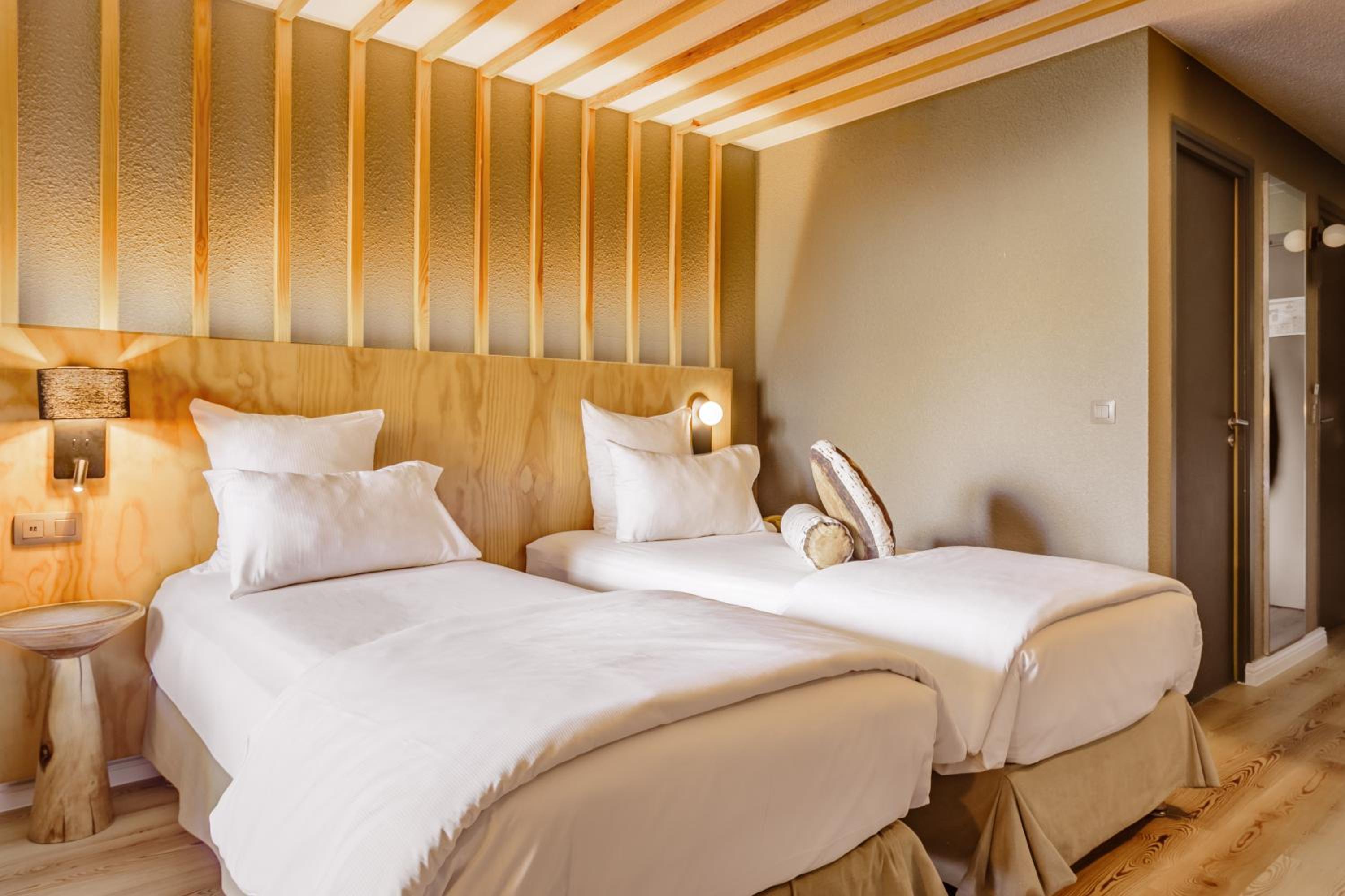 Superior Room with Balcony and Mont-Blanc View - Photo 3