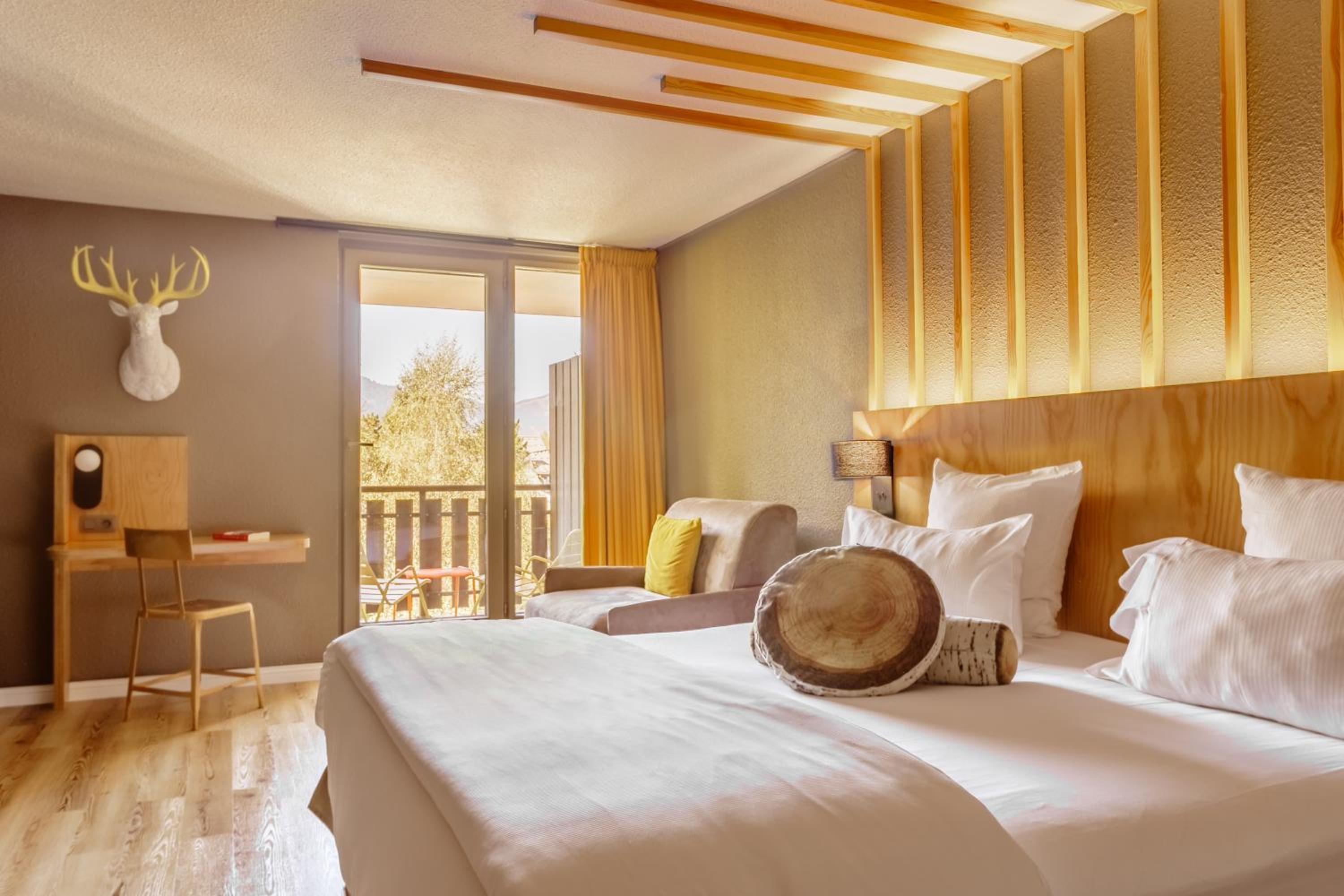 Superior Room with Balcony and Mont-Blanc View - Photo 5