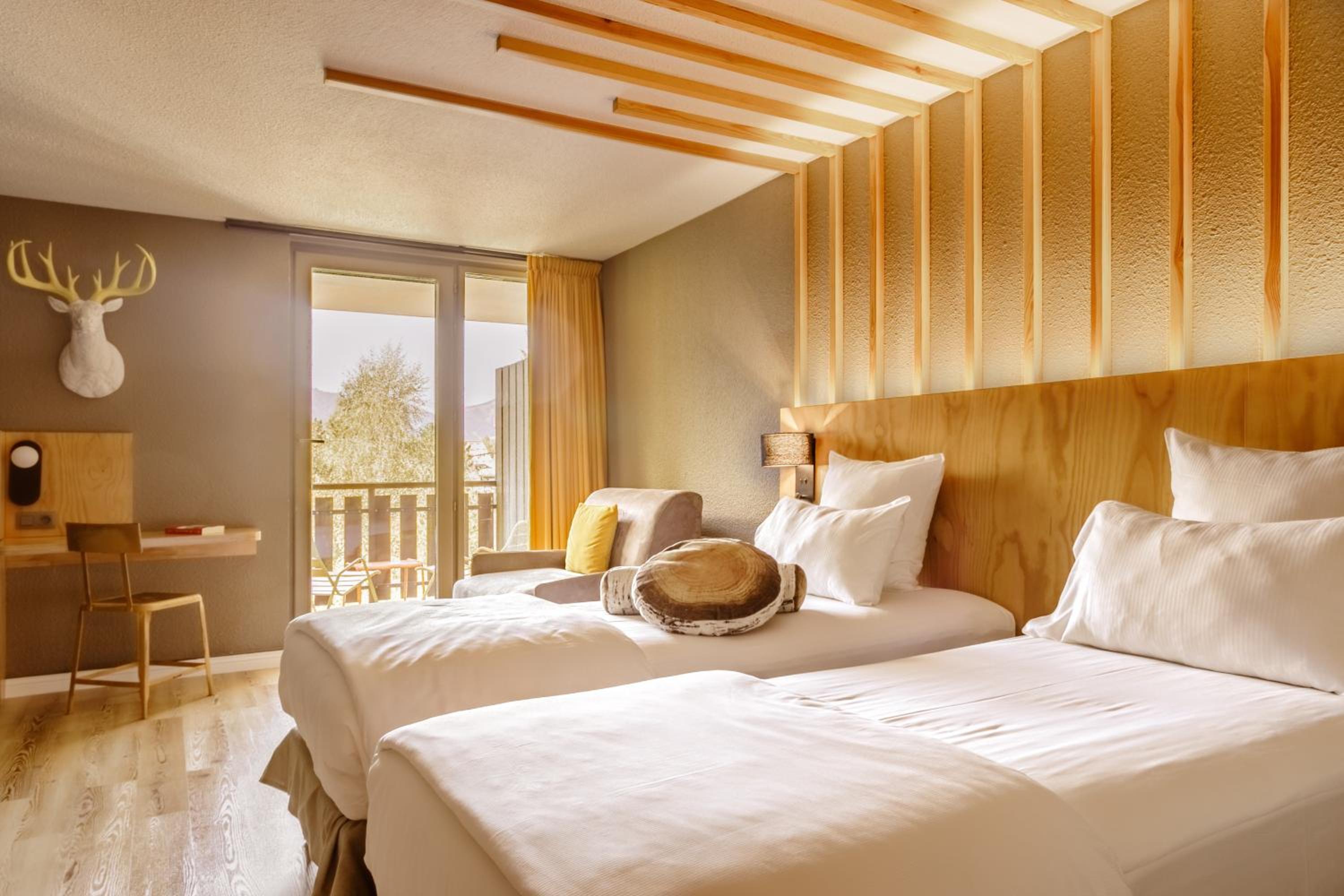 Superior Room with Balcony and Mont-Blanc View - Photo 4