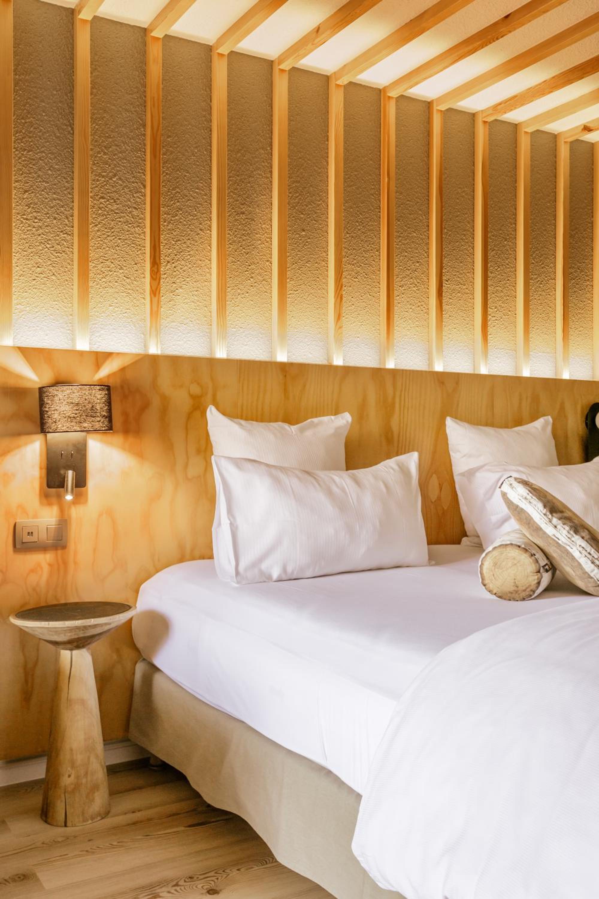 Superior Room with Balcony and Mont-Blanc View - Photo 1