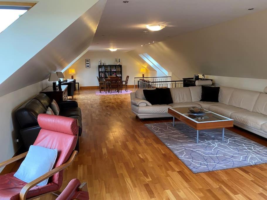 Three-Bedroom House photo 2