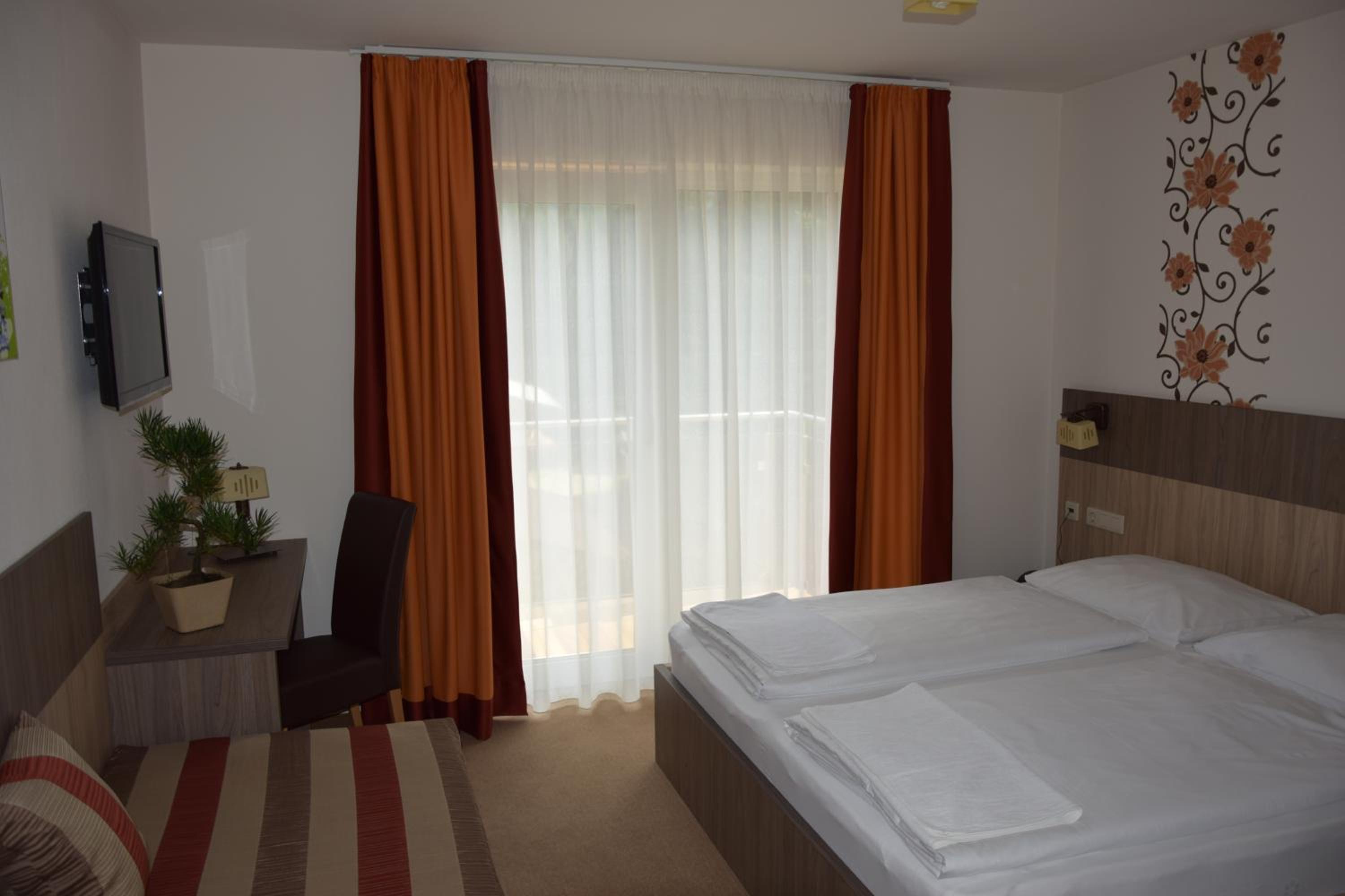 Standard Triple Room with Balcony photo 1