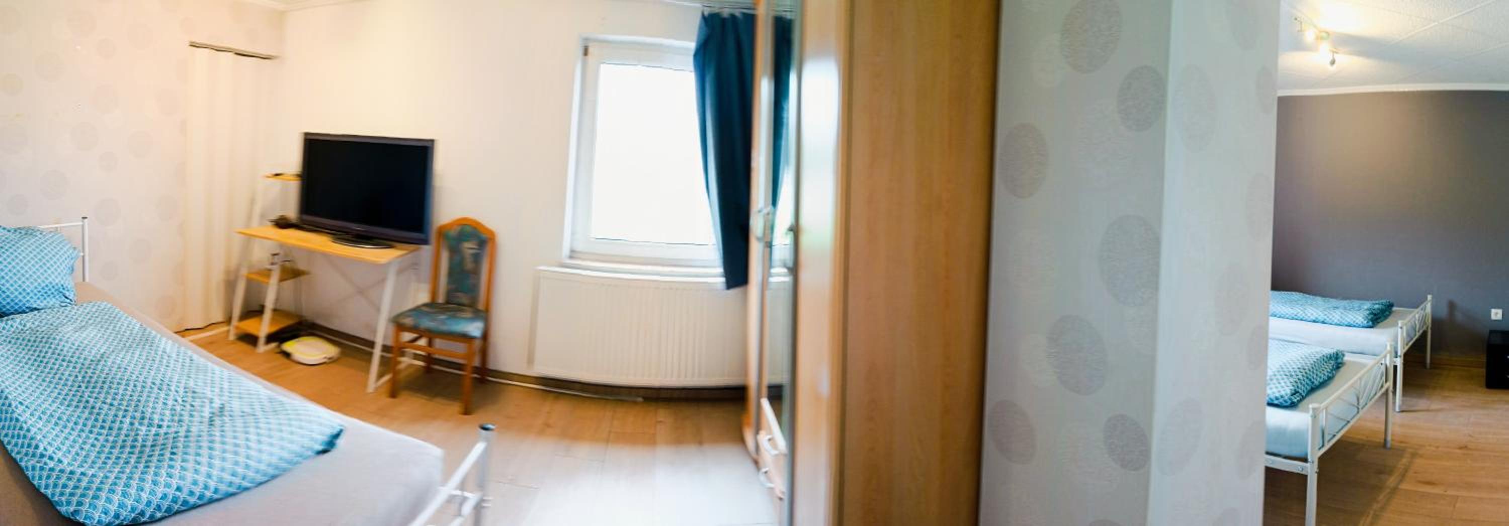 Family Room with Shared Bathroom photo 1