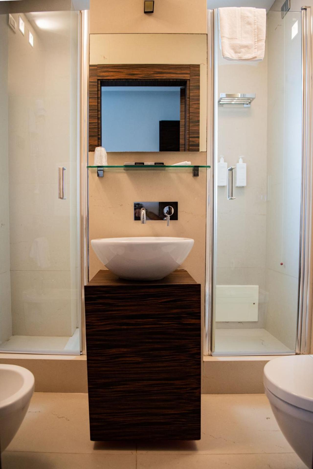 Double Room - Photo 5