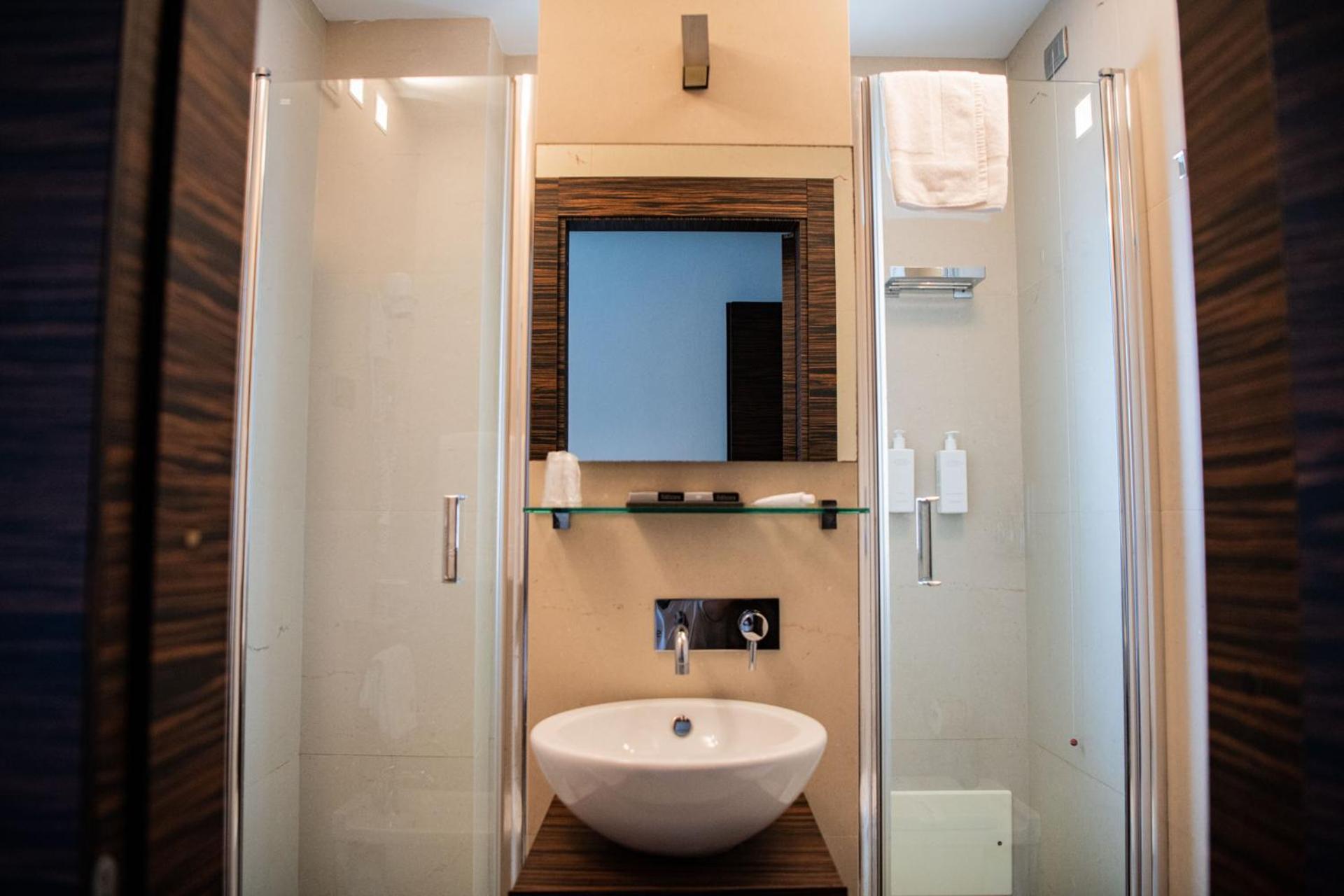 Double Room - Photo 9